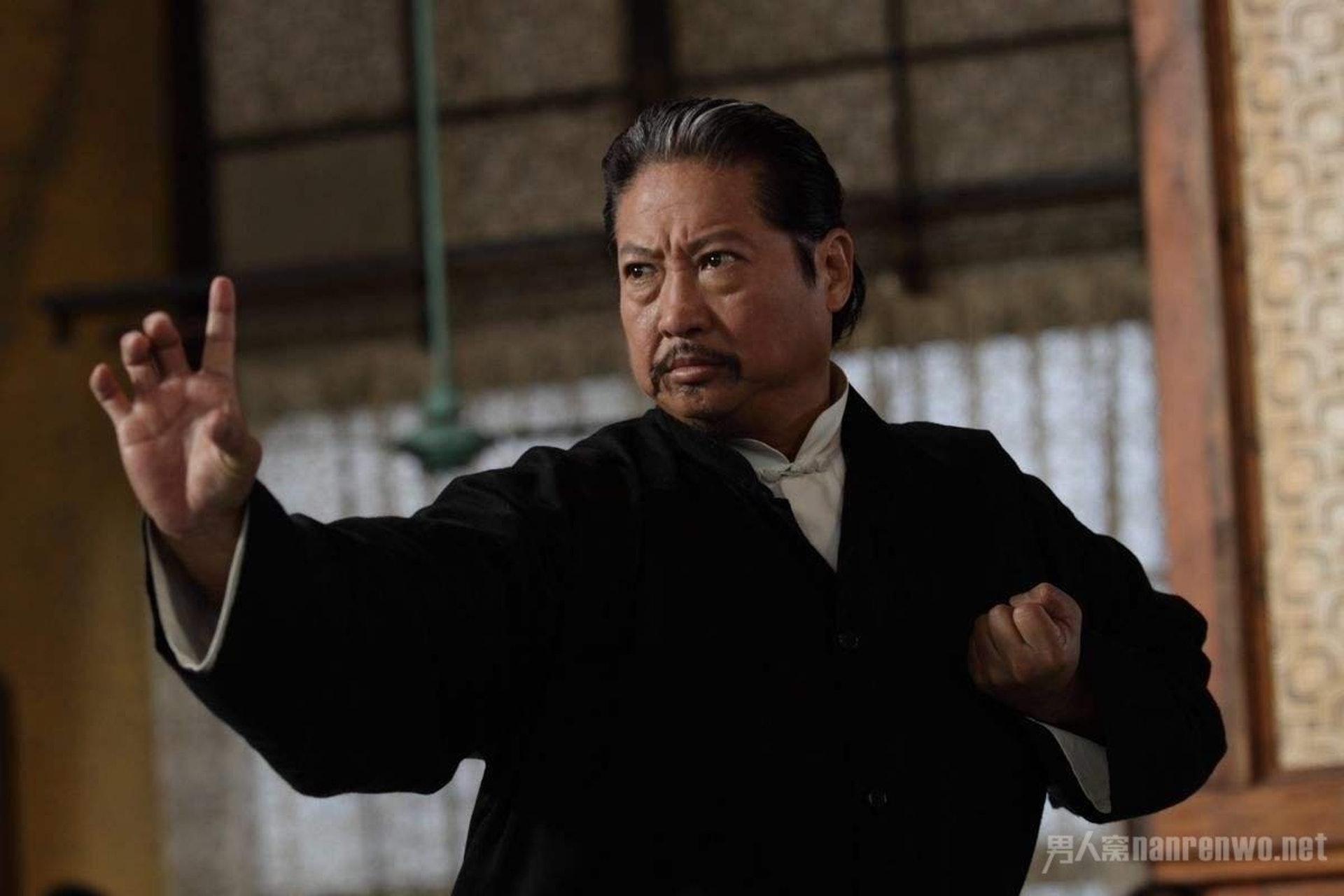 69歲的洪金寶,因為拍武打戲長年有傷患。(電影劇照) 69歲的洪金寶,因為拍武打戲長年有傷患。(電影劇照)