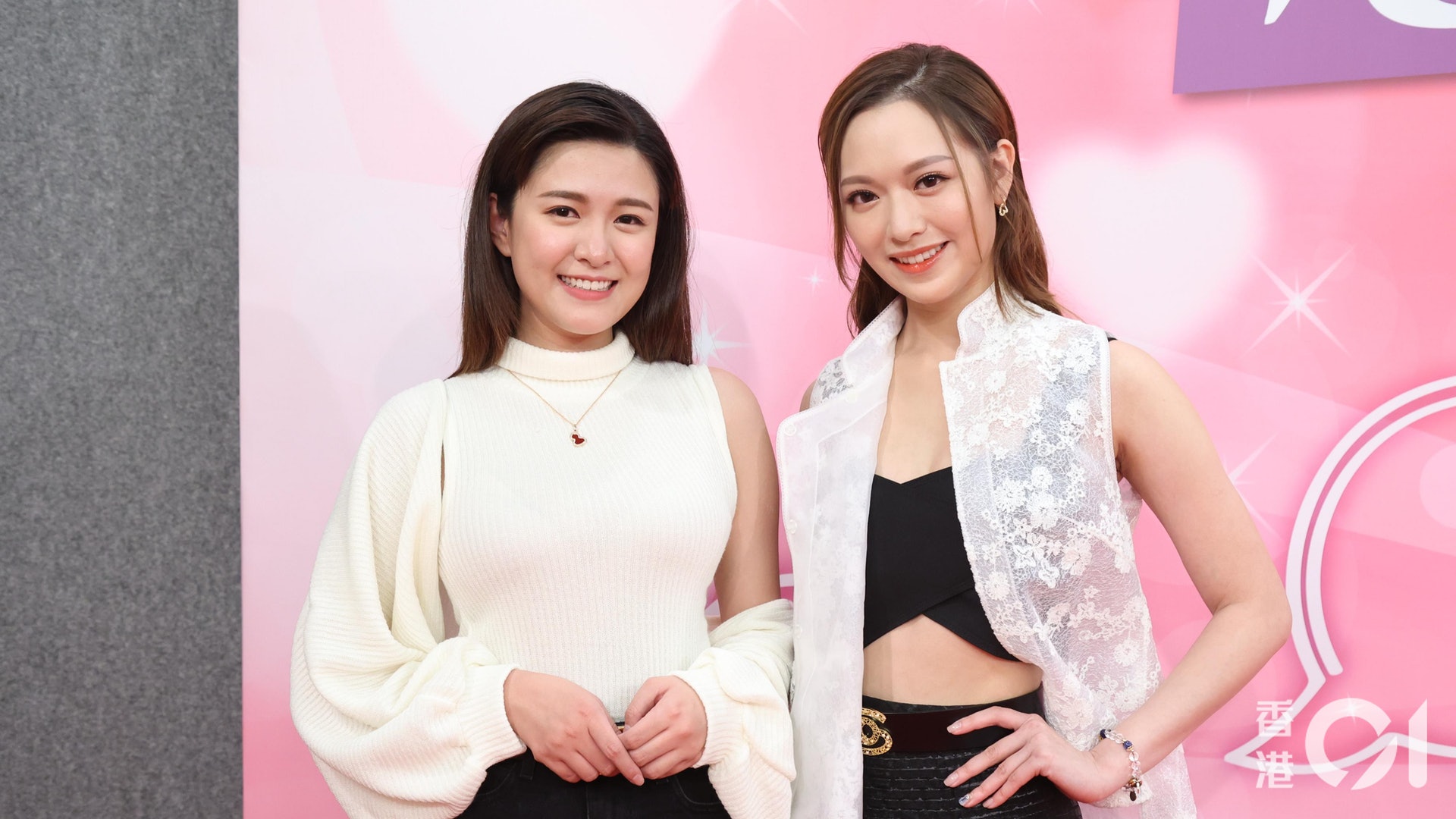 解構心機女︱與江嘉敏合照各有各P圖 馮盈盈:修圖人人都會做 解構心機女︱與江嘉敏合照各有各P圖 馮盈盈:修圖人人都會做