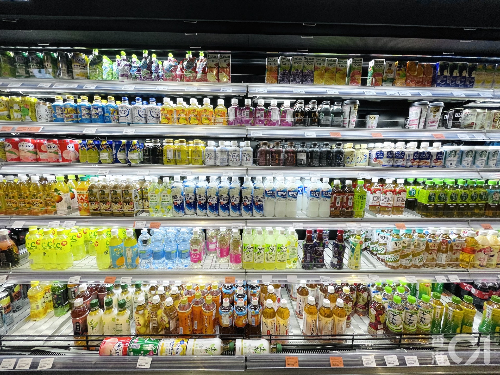 環保署擬按「污染者自付」原則,向飲料供應商收取循環再造徵費,期望明年提交立法會討論、2024年落實。(勞敏儀攝) 環保署擬按「污染者自付」原則,向飲料供應商收取循環再造徵費,期望明年提交立法會討論、2024年落實。(勞敏儀攝)
