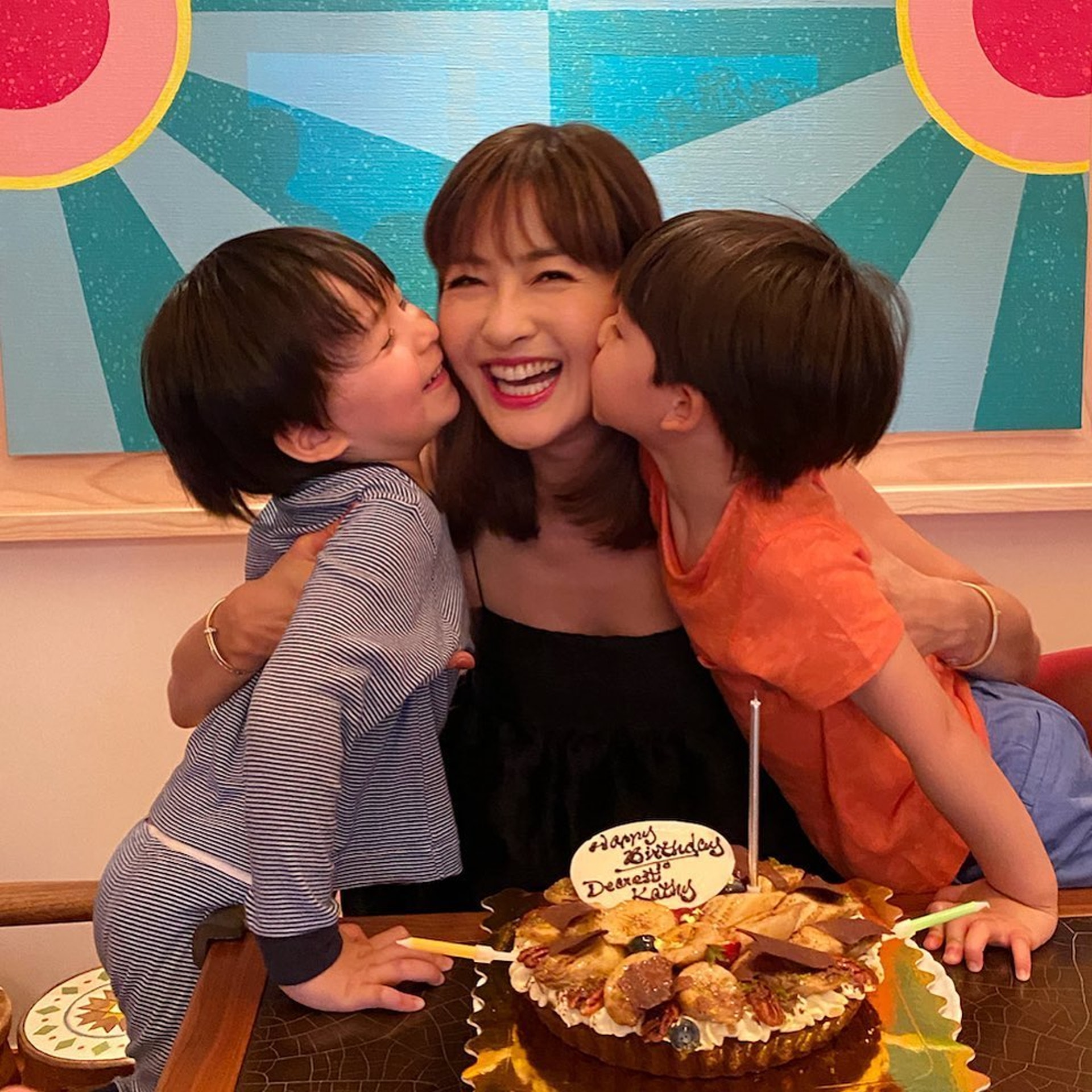 名模周汶錡(Kathy)與法籍老公結婚後,誕下兩位超可愛的混血男孩Jacques及Avner。(IG/ @kathychow520) 名模周汶錡(Kathy)與法籍老公結婚後,誕下兩位超可愛的混血男孩Jacques及Avner。(IG/ @kathychow520)