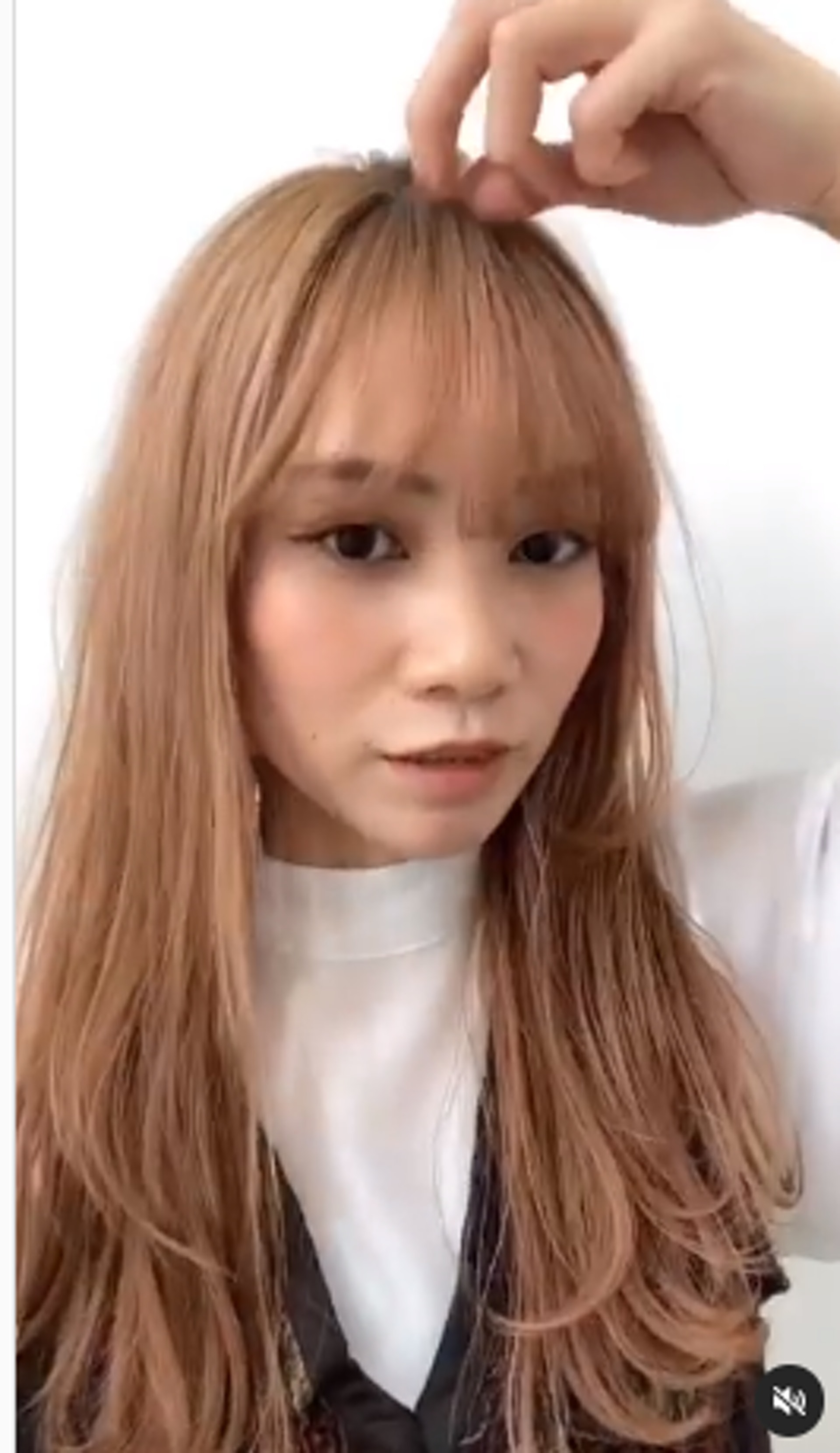 不擅運用捲髮器的女生,容易令瀏海變得生硬,不如試用12蚊店的瀏海捲髮夾,效果自然。(IG@mitsumaru1006) 不擅運用捲髮器的女生,容易令瀏海變得生硬,不如試用12蚊店的瀏海捲髮夾,效果自然。(IG@mitsumaru1006)