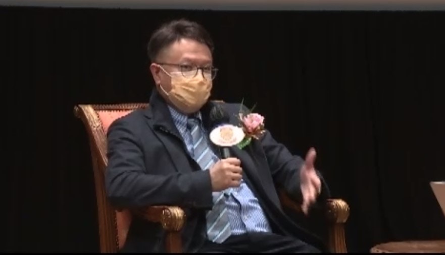 許樹昌今天（11日）出席「邵逸夫爵士傑出訪問學人講座」，主講「新冠肺炎的啟示」。 （片段截圖）