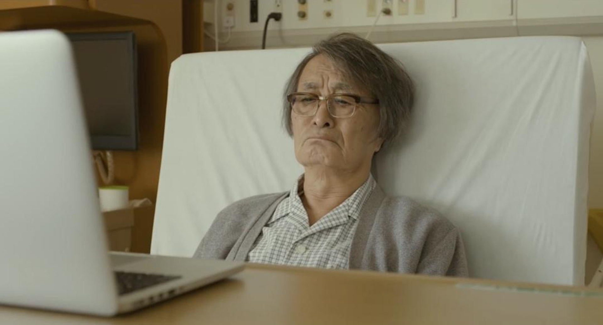 張男是長期病患無力繼續工作，向子女提告要求支付扶養費。（示意圖／《漫長的告別》劇照）