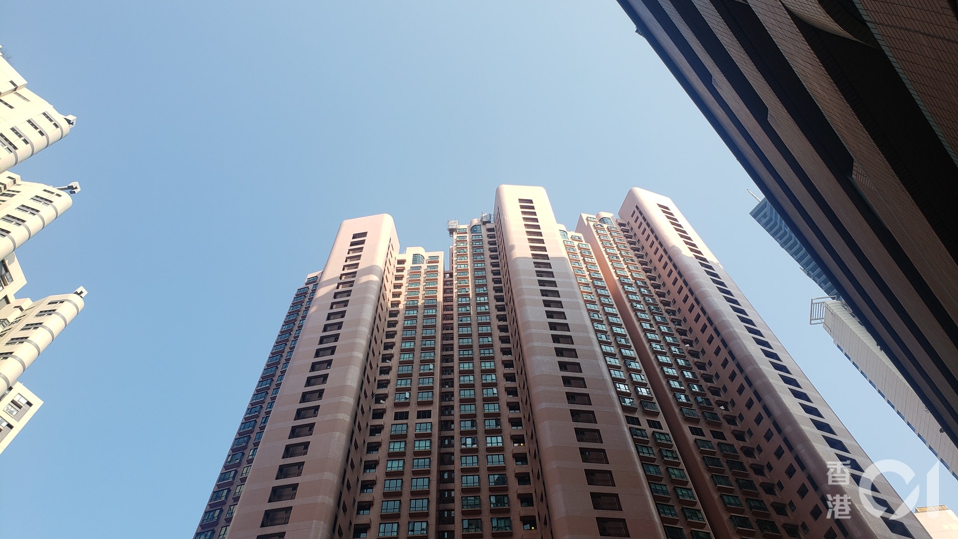 新地帝景園再沽兩伙 涉逾2000呎四房樓王 吸金2.35億 新地帝景園再沽兩伙 涉逾2000呎四房樓王 吸金2.35億