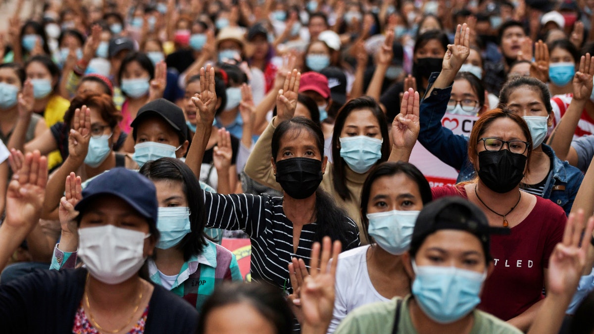 緬甸政變|人權組織:軍方開槍鎮壓增最少20死 累計183人喪生 緬甸政變|人權組織:軍方開槍鎮壓增最少20死 累計183人喪生
