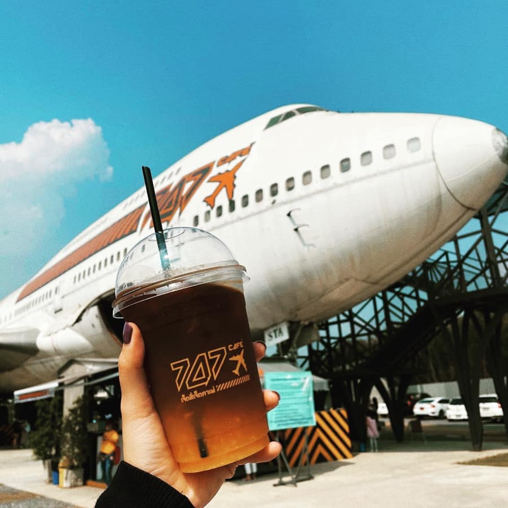 曼谷747咖啡廳座落在曼谷東部近郊,由退役飛機波音747改造而成(747Cafe@FB) 曼谷747咖啡廳座落在曼谷東部近郊,由退役飛機波音747改造而成(747Cafe@FB)