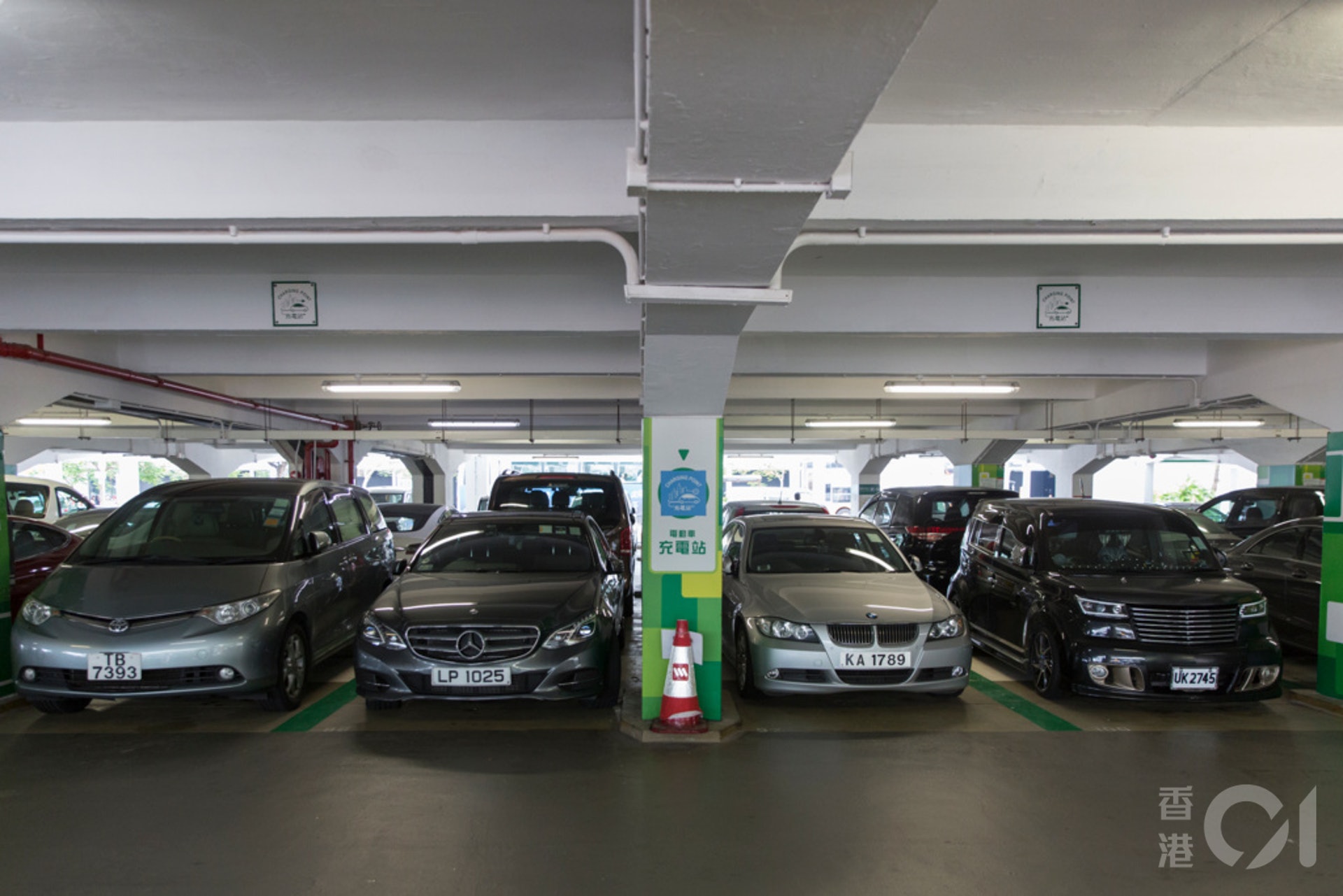 環境局公布電動車普及化路線圖,擬制訂電動車退役電池生產者責任計劃。(資料圖片) 環境局公布電動車普及化路線圖,擬制訂電動車退役電池生產者責任計劃。(資料圖片)
