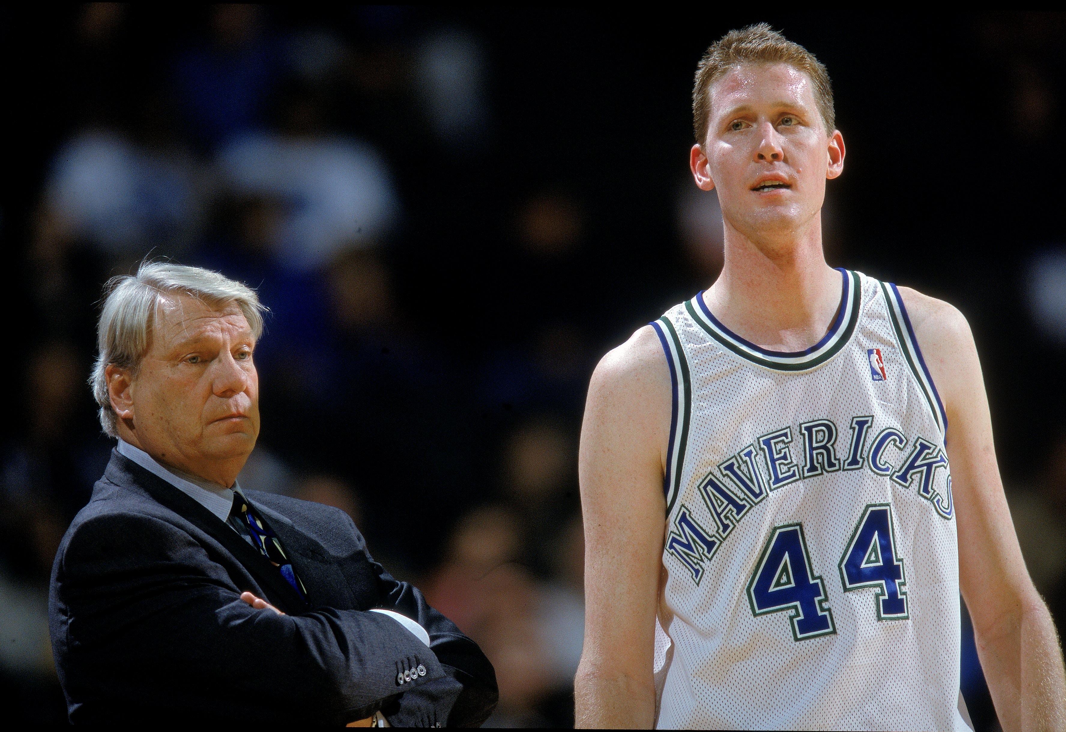 伯特利（Shawn Bradley）與尼爾遜教練。（Getty Images）