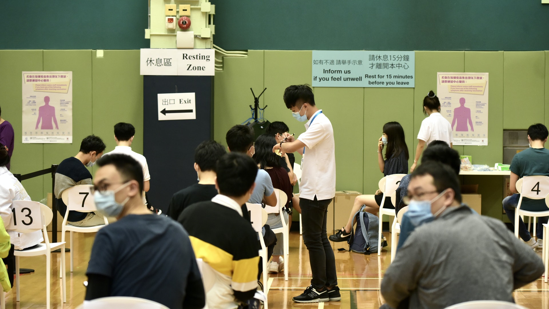 新冠疫苗|衞生署再接獲6宗面癱報告 5人打科興、1人打復必泰 新冠疫苗|衞生署再接獲6宗面癱報告 5人打科興、1人打復必泰