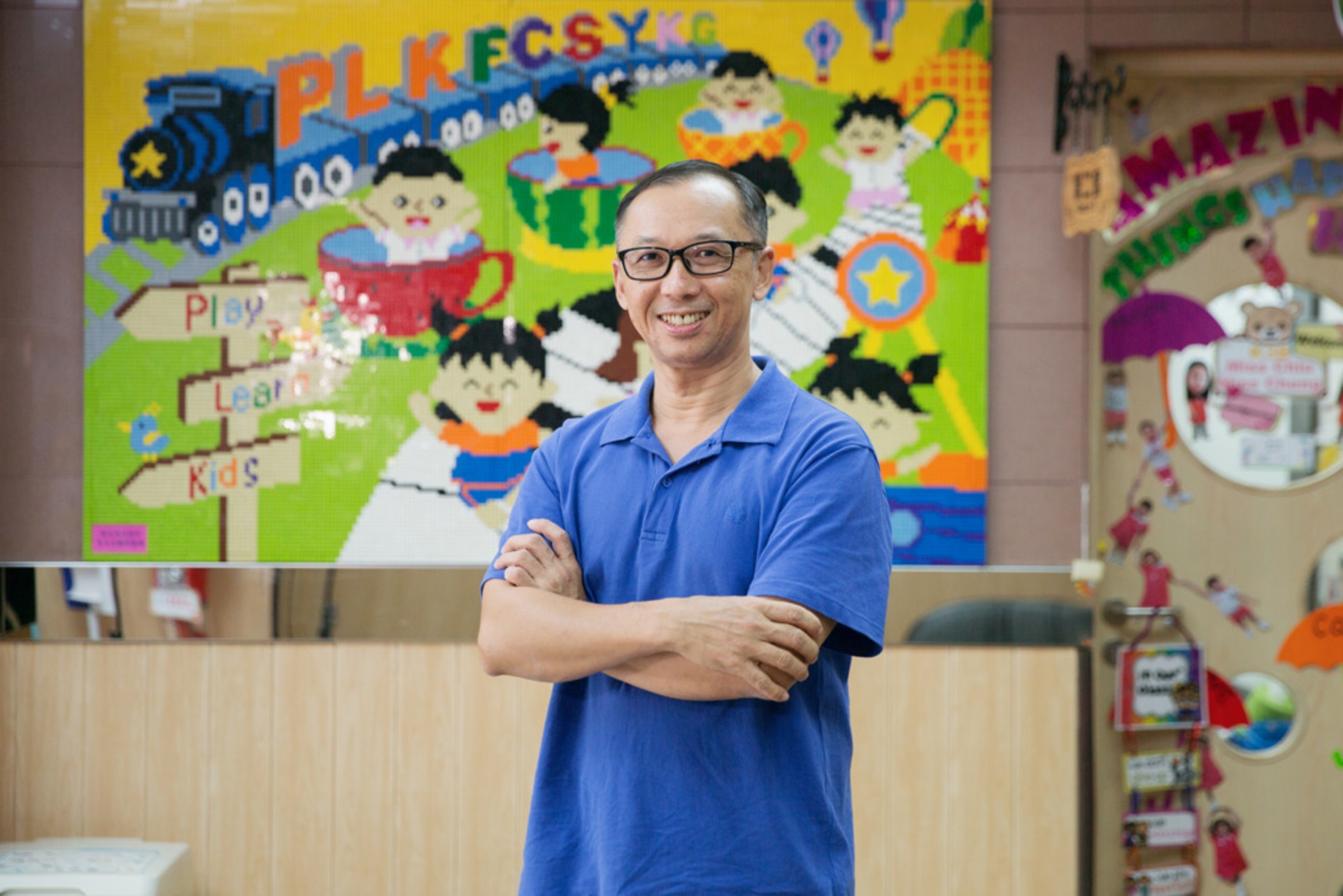 保良局張心瑜幼稚園技術員葉乃榮叔叔,在疫初設計布口罩給學生和家長,共同抗疫。 保良局張心瑜幼稚園技術員葉乃榮叔叔,在疫初設計布口罩給學生和家長,共同抗疫。