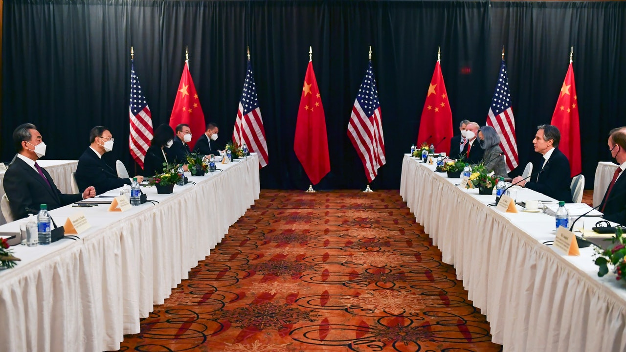此次面對面會談是美國總統拜登上台後,中美官方首次舉行。(AP) 此次面對面會談是美國總統拜登上台後,中美官方首次舉行。(AP)