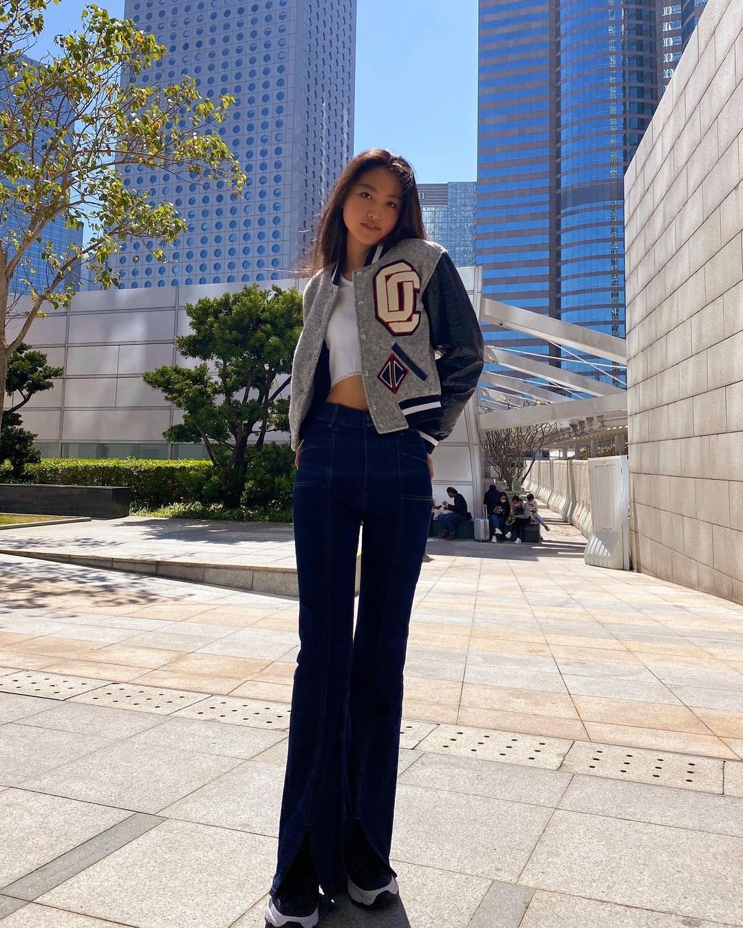 任晴佳（Ella）完美繼承了爸爸媽媽的優良基因。（IG@ellayamofficial）