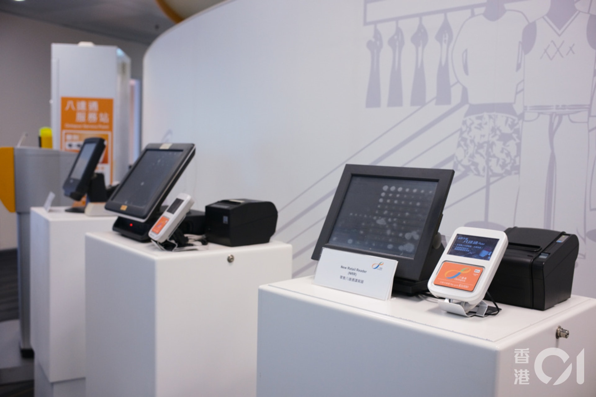 八達通由第一代讀卡器開始,一直在演化,為不同的行業合作設計合適的收款機。(高仲明攝) 八達通由第一代讀卡器開始,一直在演化,為不同的行業合作設計合適的收款機。(高仲明攝)