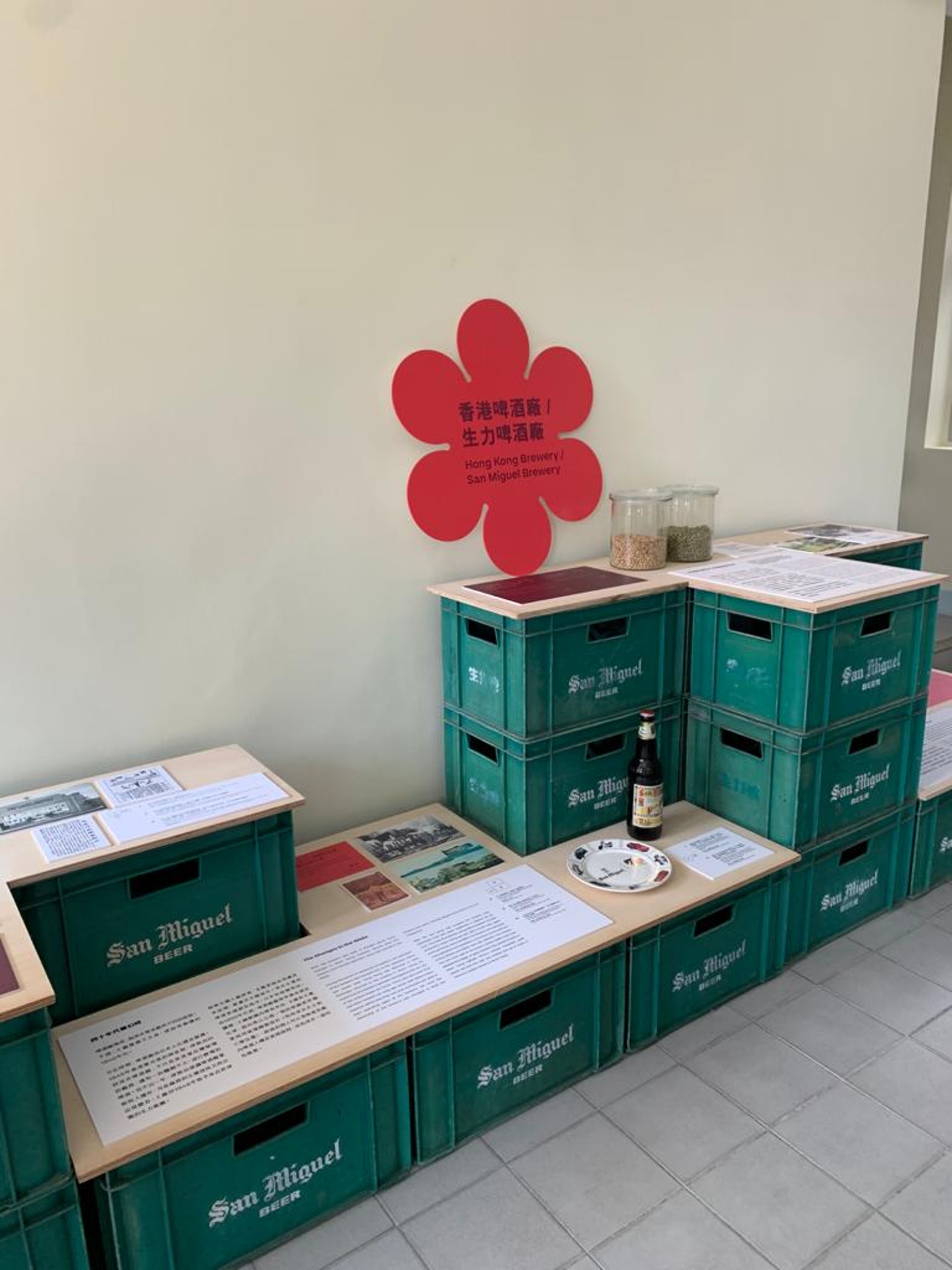展覽內介紹深井工業發展之展區,詳細闡述啤酒廠歷史。(長春社文化古蹟資源中心提供圖片) 展覽內介紹深井工業發展之展區,詳細闡述啤酒廠歷史。(長春社文化古蹟資源中心提供圖片)