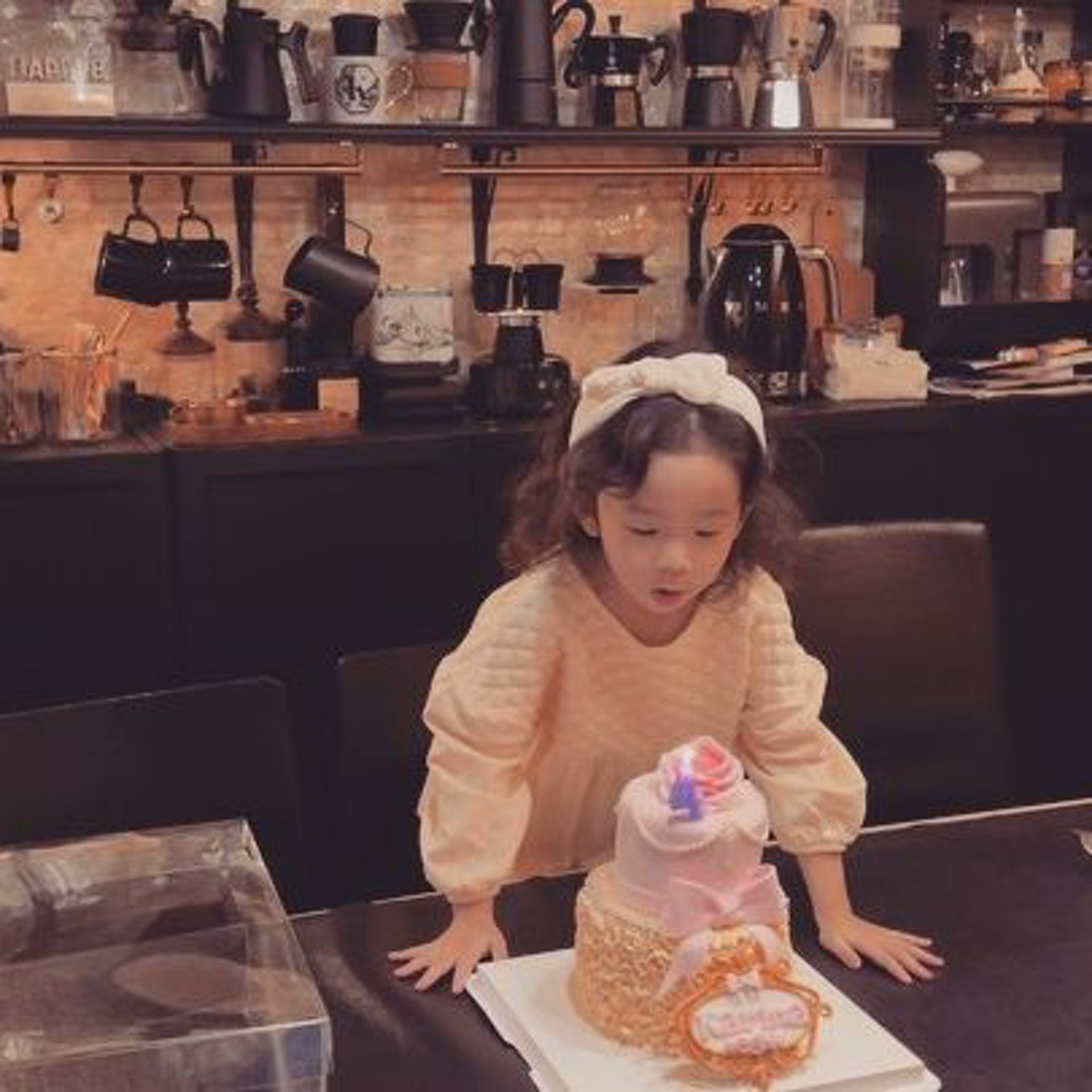 Kaka Ball 轉眼間已經4歲啦!(ig:kakaball323) Kaka Ball 轉眼間已經4歲啦!(ig:kakaball323)