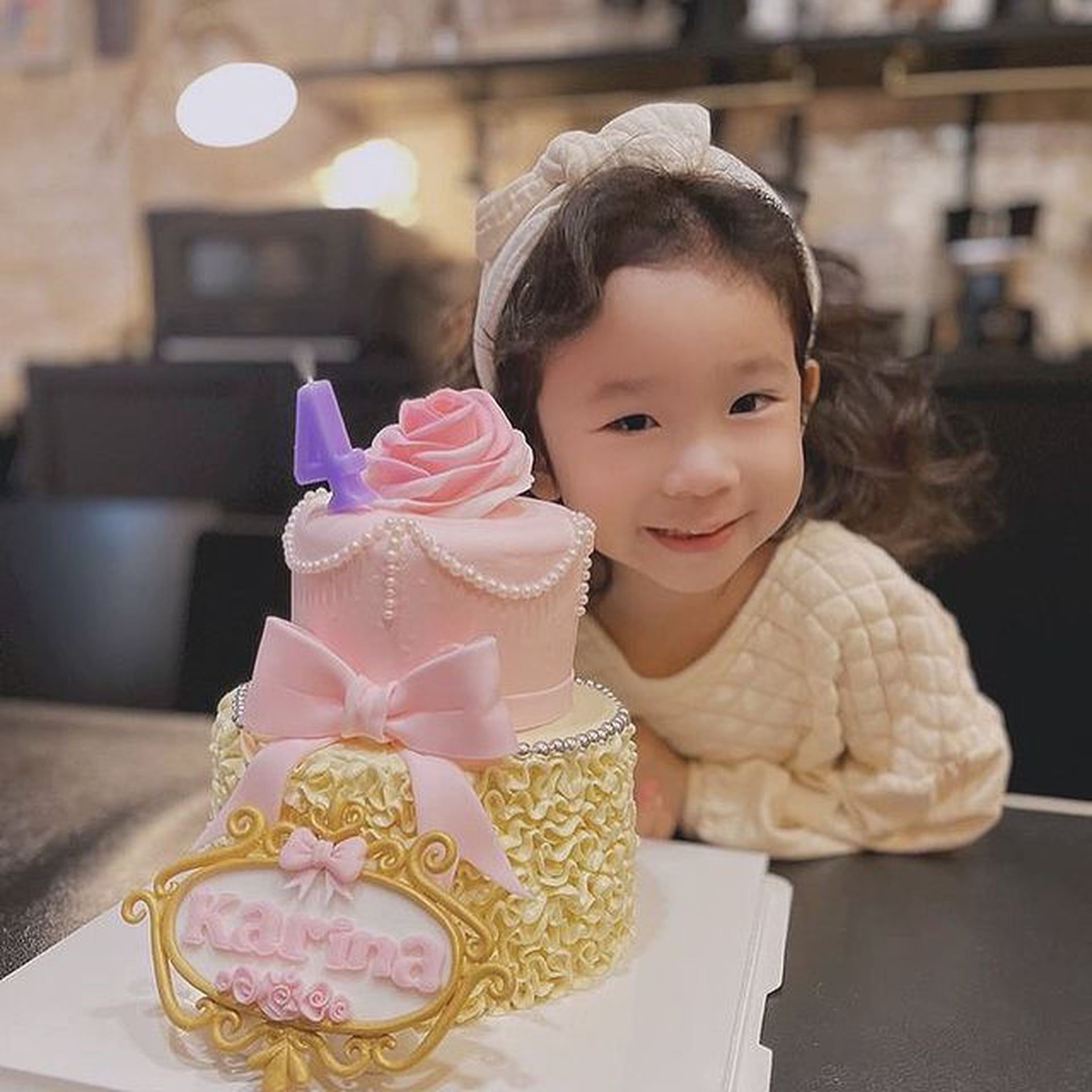 謝安琪在IG貼出女兒KAKABALL4歲生日的相片,樣子似足爸爸童年時。(謝安琪IG) 謝安琪在IG貼出女兒KAKABALL4歲生日的相片,樣子似足爸爸童年時。(謝安琪IG)
