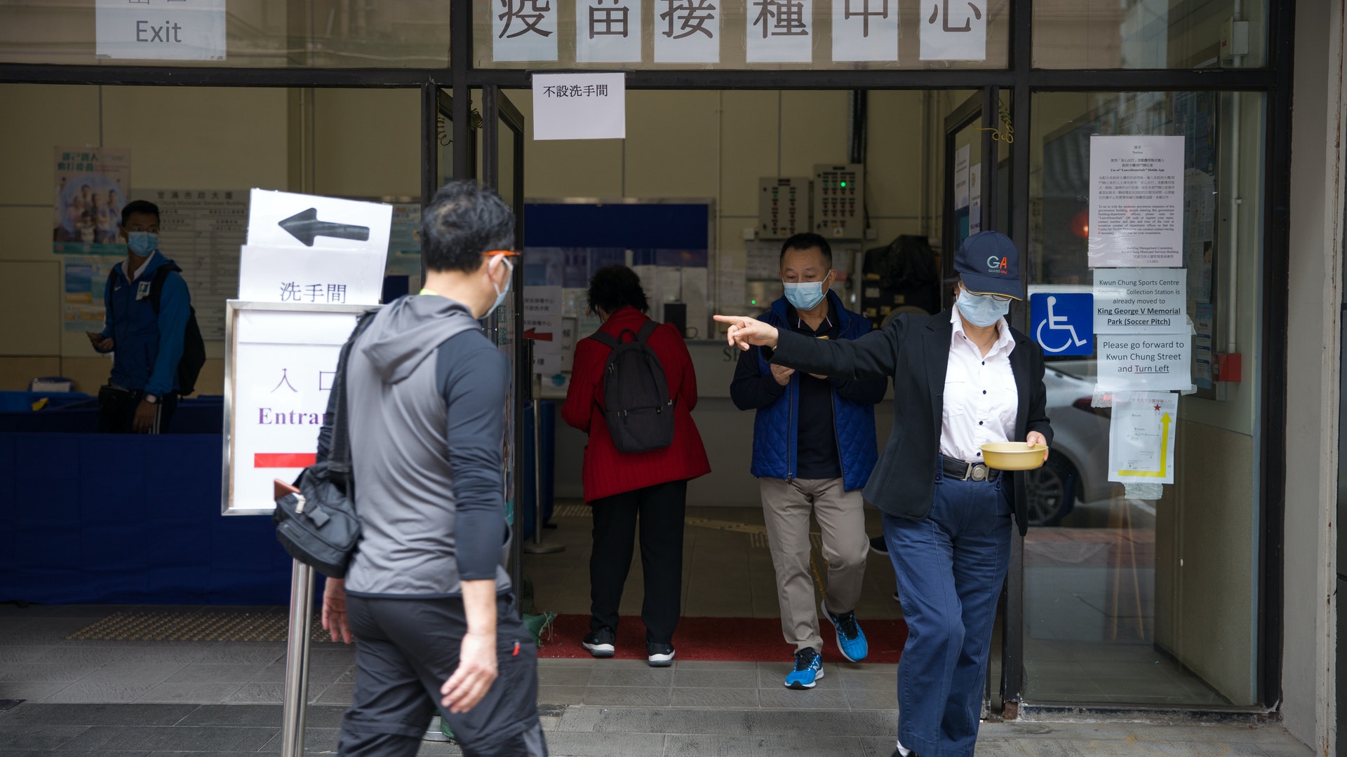 新冠疫苗|累計47萬人已接種第一劑 一男子打科興後胸部不適送院 新冠疫苗|累計47萬人已接種第一劑 一男子打科興後胸部不適送院