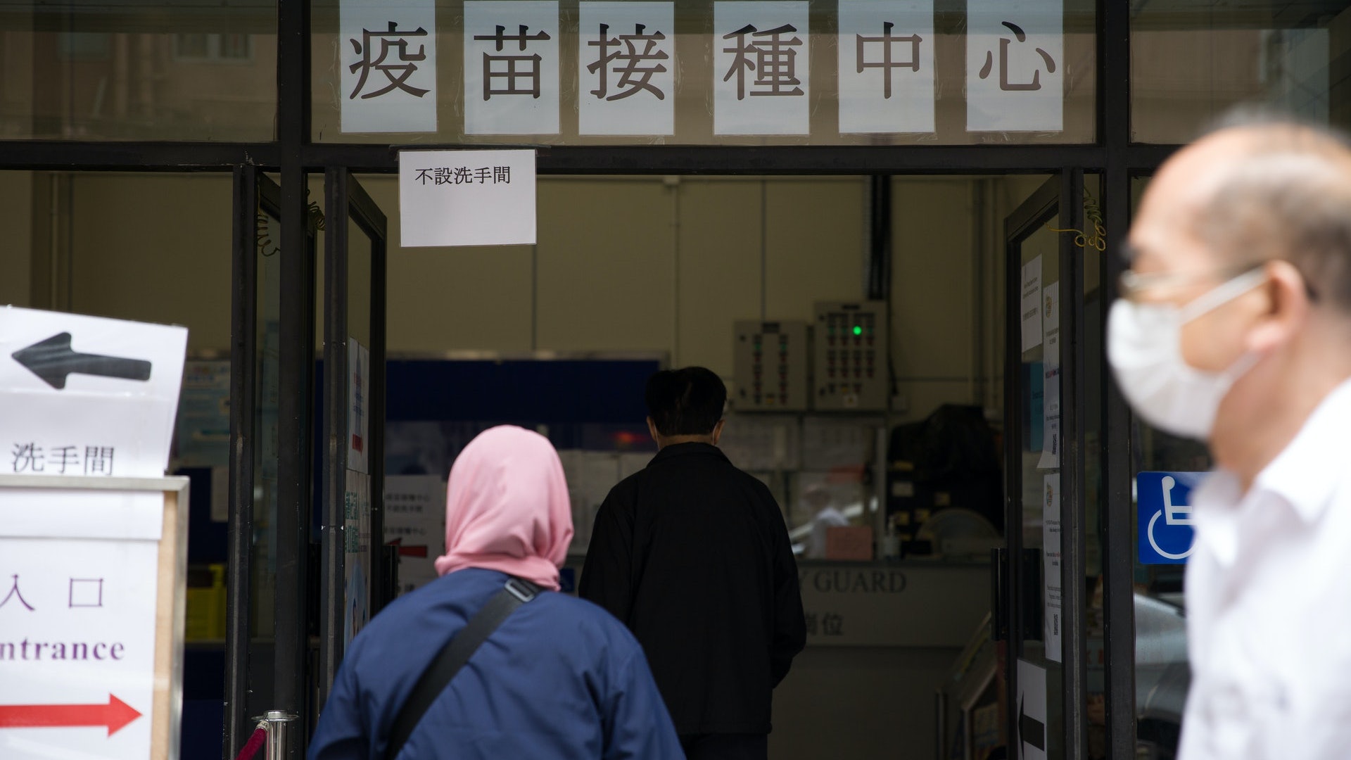 累計43萬人打新冠疫苗 5600人接種兩劑科興 周四無人不適送院 累計43萬人打新冠疫苗 5600人接種兩劑科興 周四無人不適送院