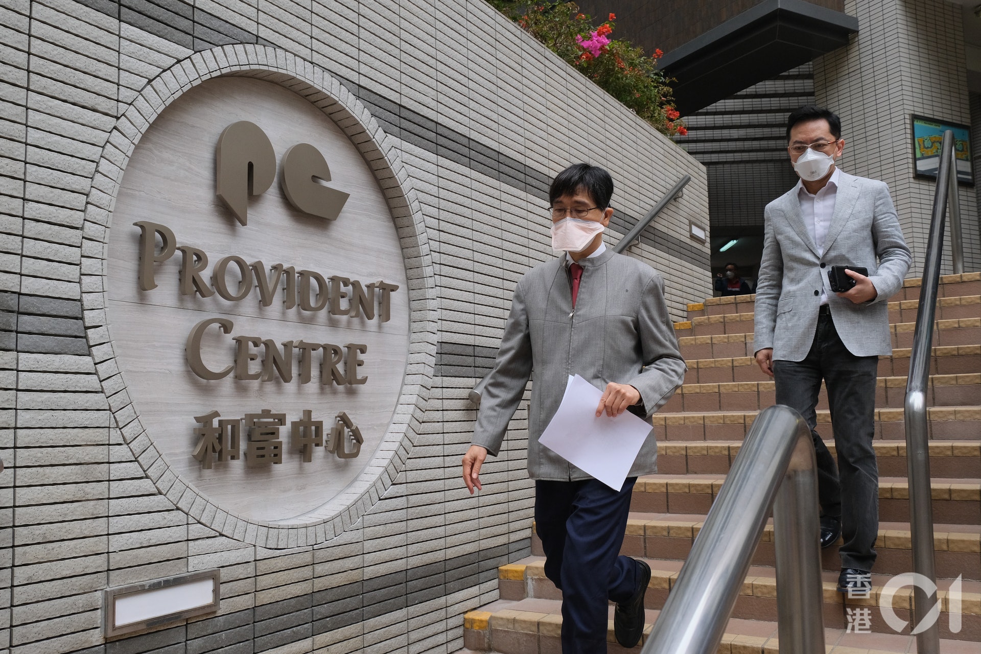袁國勇提到,現階段本港疫情終於「有機會清到零」,呼籲市民合作,做足防疫措施。(廖雁雄攝)(廖雁雄攝) 袁國勇提到,現階段本港疫情終於「有機會清到零」,呼籲市民合作,做足防疫措施。(廖雁雄攝)(廖雁雄攝)