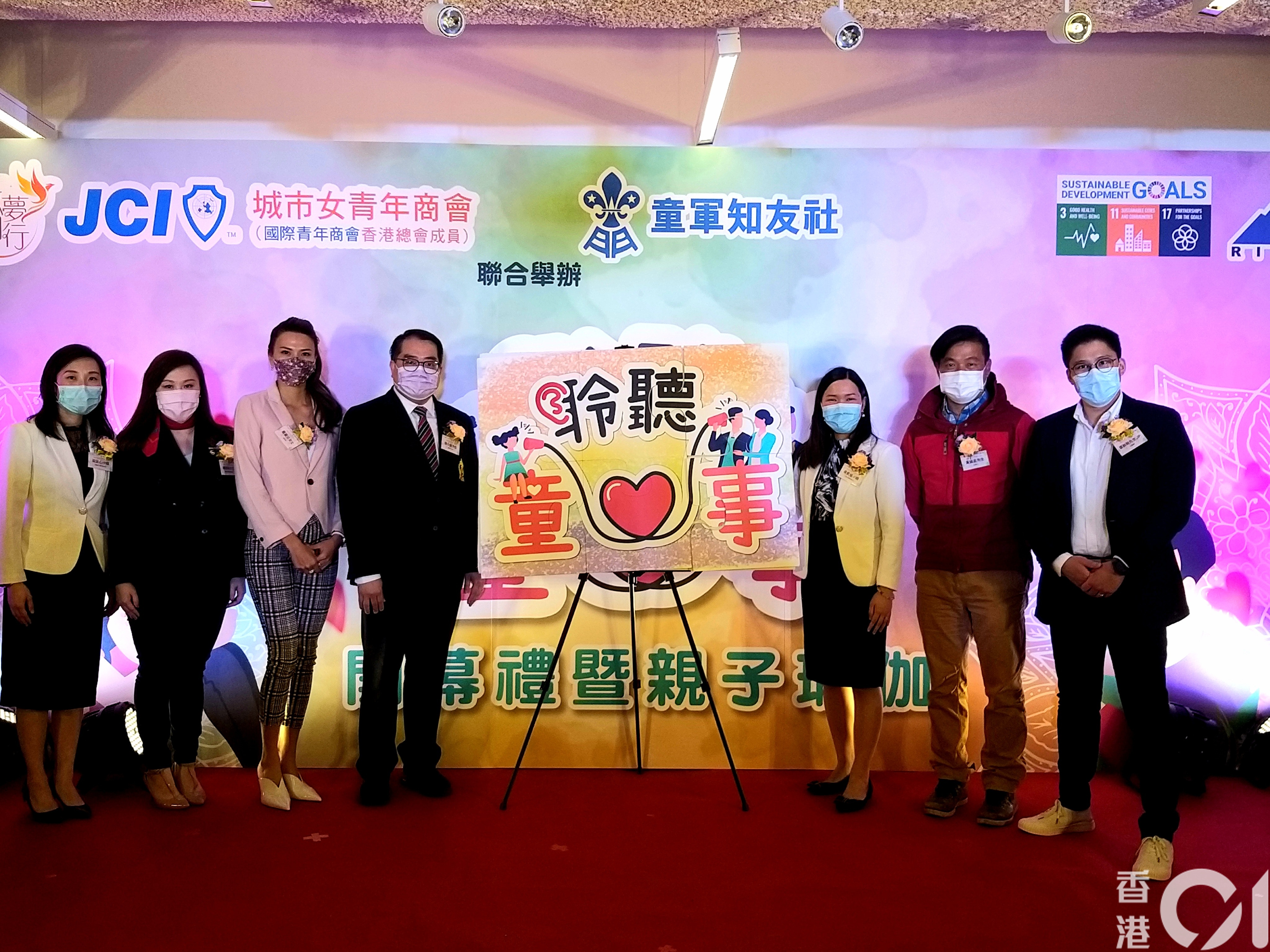 城市女青年商會聯同童軍知友社向全港中小學發放問卷調查，探討親子雙方於疫情下的親子溝通及雙職家庭支援問題。（黃穎津攝）