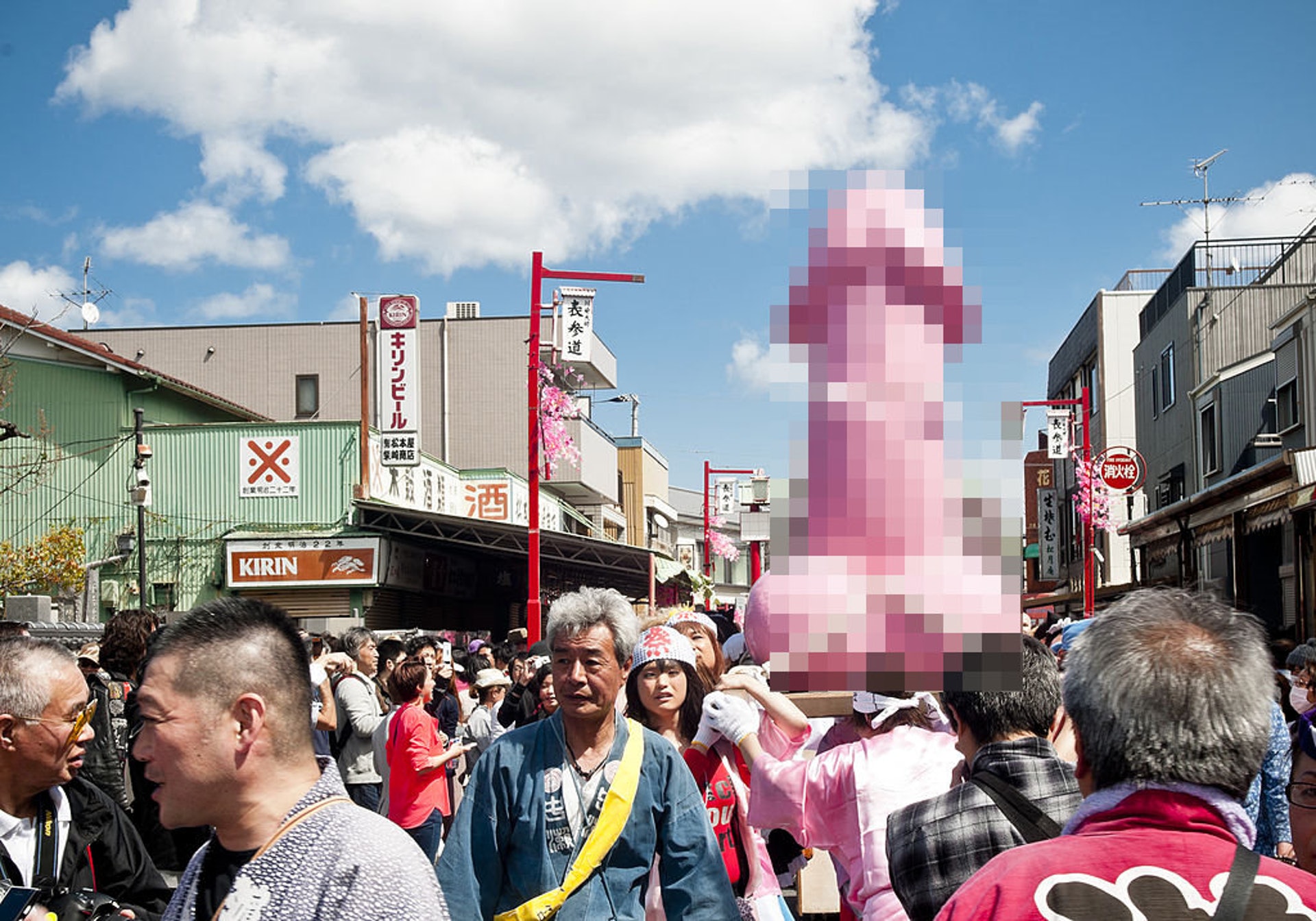 日本超害羞18禁 鐵男根祭 抬巨型陽具遊街品嚐 男根 糖果 香港01 熱爆話題 日本超害羞18禁 鐵男根祭 抬巨型陽具遊街品嚐 男根 糖果 香港01 熱爆話題