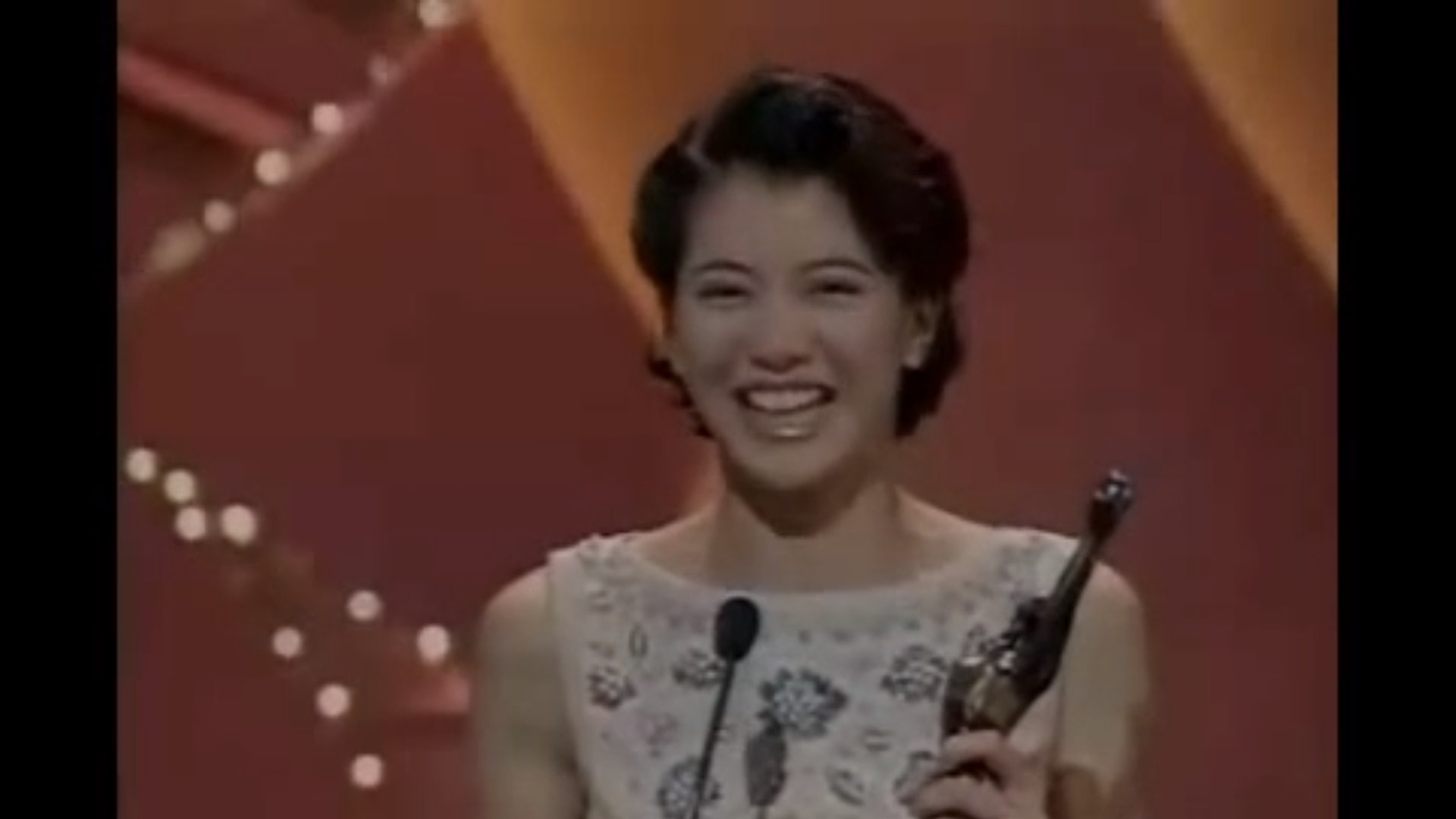 1995年袁詠儀再憑《金枝玉葉》封金像影后。(影片擷圖) 1995年袁詠儀再憑《金枝玉葉》封金像影后。(影片擷圖)