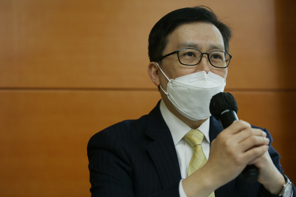 復必泰疫苗｜崔俊明：藥廠疏忽處理瑕疵須負責　建議回收問題批次