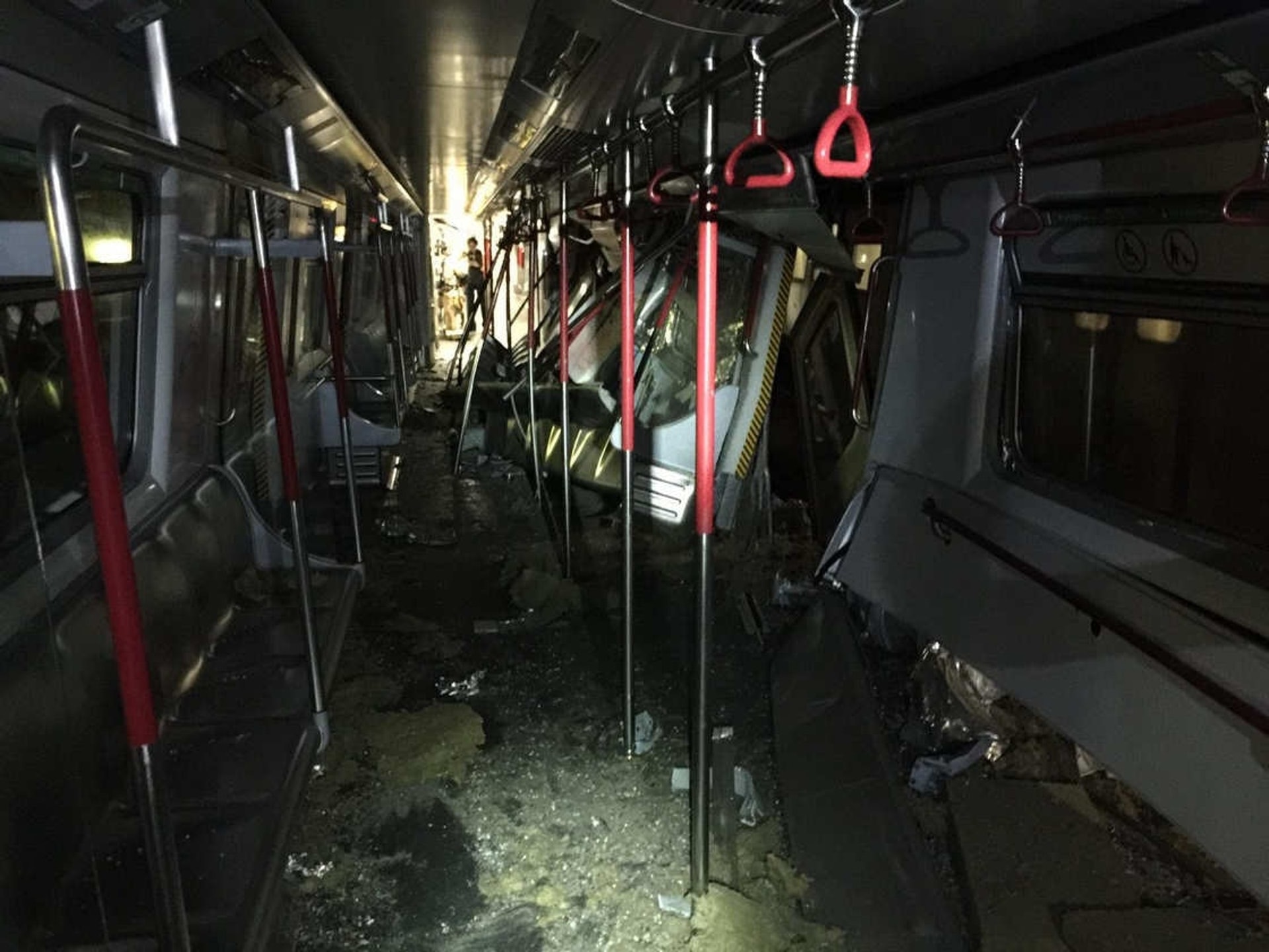 2019年3月18日，港鐵兩列列車在中環站與金鐘站之間相撞。(資料圖片)