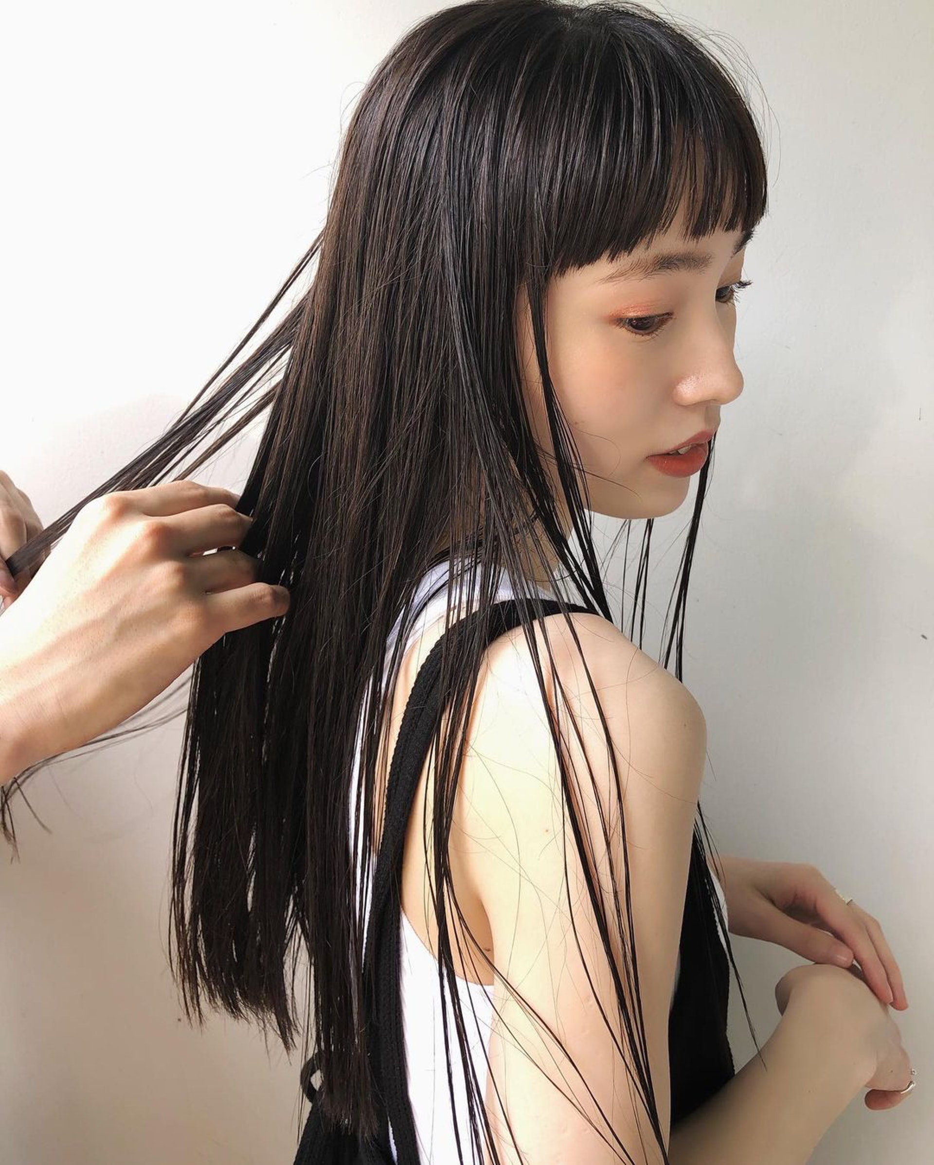 阿嬌認為濕髮時梳頭會加劇掉髮。（Instagram@yant_ishihara）