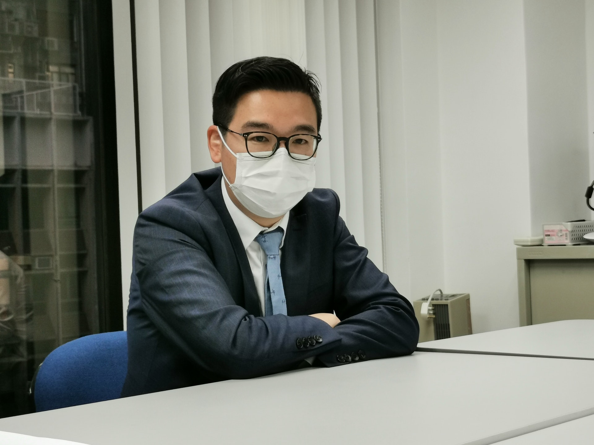 風濕科專科醫生陳柏滔醫生指紅斑狼瘡症難以斷尾,患者或要長期服用類固醇控制病情。(莫家文攝) 風濕科專科醫生陳柏滔醫生指紅斑狼瘡症難以斷尾,患者或要長期服用類固醇控制病情。(莫家文攝)