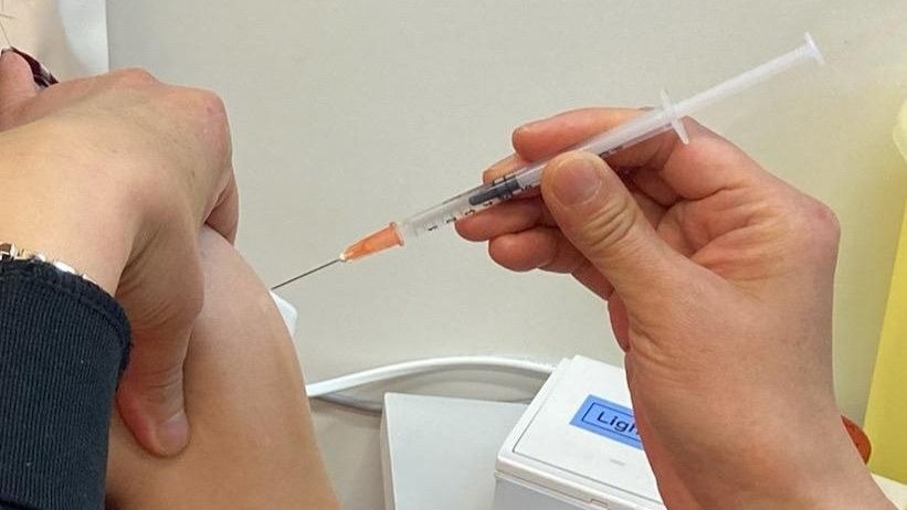 變種病毒|許樹昌:政府應考慮需否要求菲傭先接種疫苗 才可來港 變種病毒|許樹昌:政府應考慮需否要求菲傭先接種疫苗 才可來港