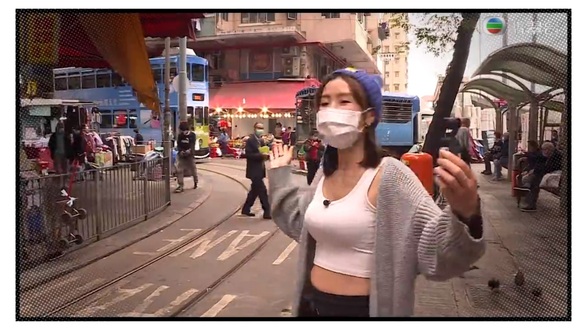 利穎怡喺節目中,測試到底人定電車行快啲。(影片截圖) 利穎怡喺節目中,測試到底人定電車行快啲。(影片截圖)