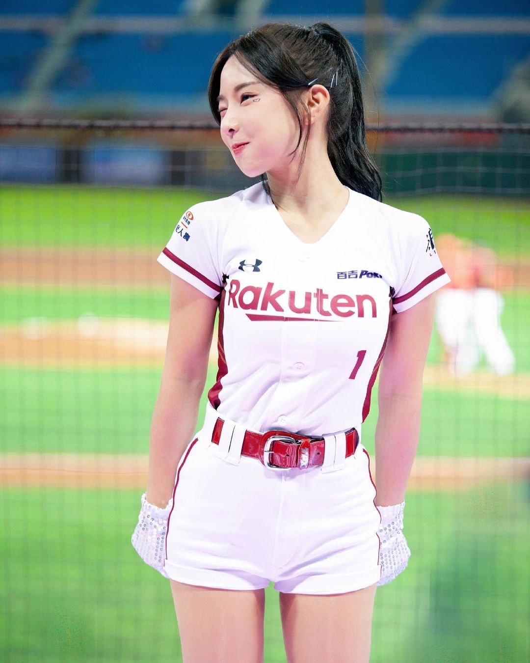 巫苡萱是樂天桃猿棒球隊啦啦隊「Rakuten Girls」的其中一員。（IG「avawu0726」圖片）