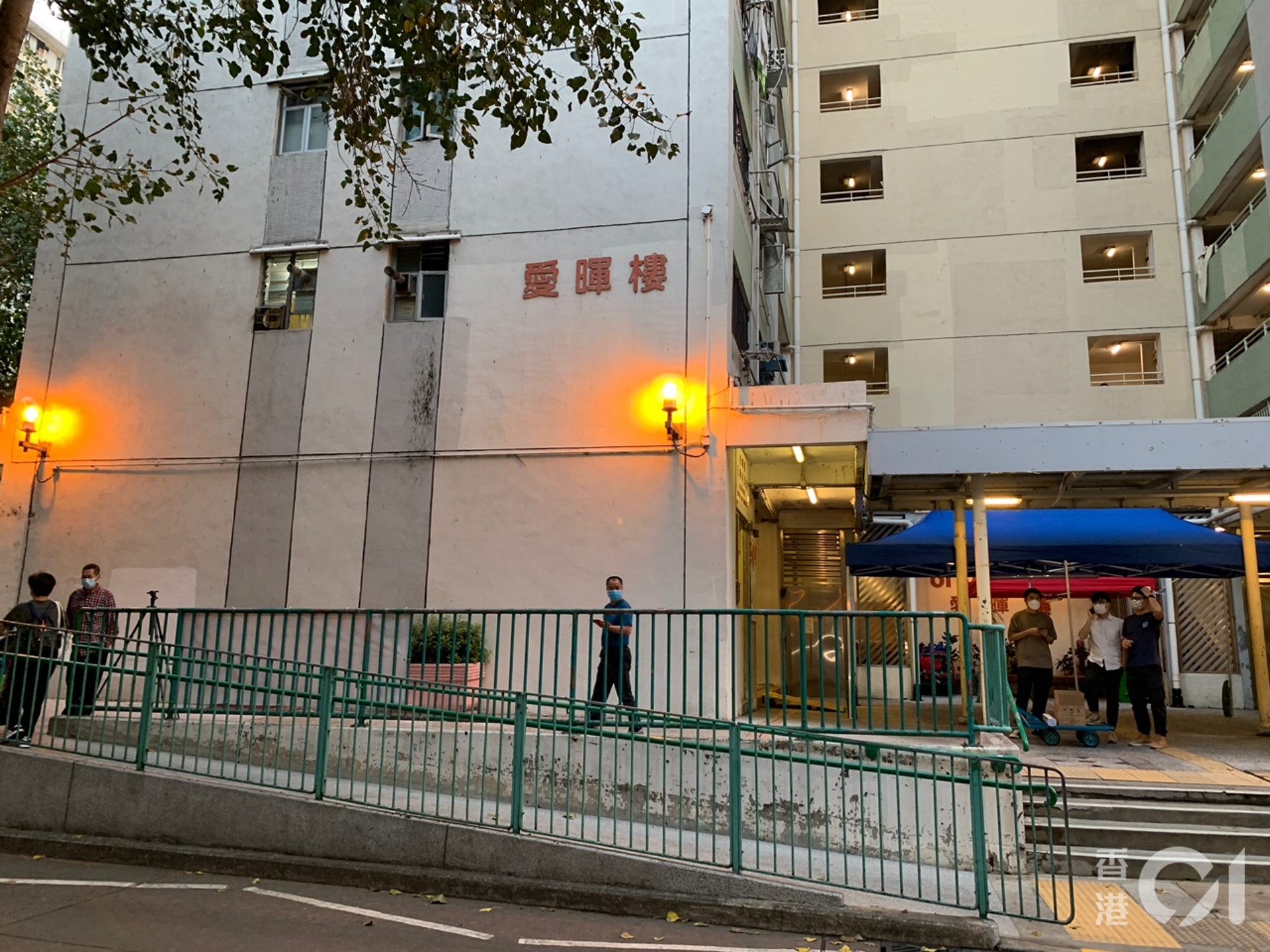 70歲老婦(編號︰11547),並無病徵,居於屯門友愛邨愛暉樓第3座。(張嘉敏攝) 70歲老婦(編號︰11547),並無病徵,居於屯門友愛邨愛暉樓第3座。(張嘉敏攝)