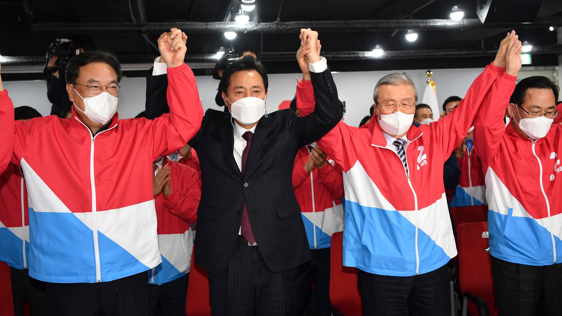 韓國首爾釜山市長補選 票站調查:在野黨壓倒式領先 韓國首爾釜山市長補選 票站調查:在野黨壓倒式領先
