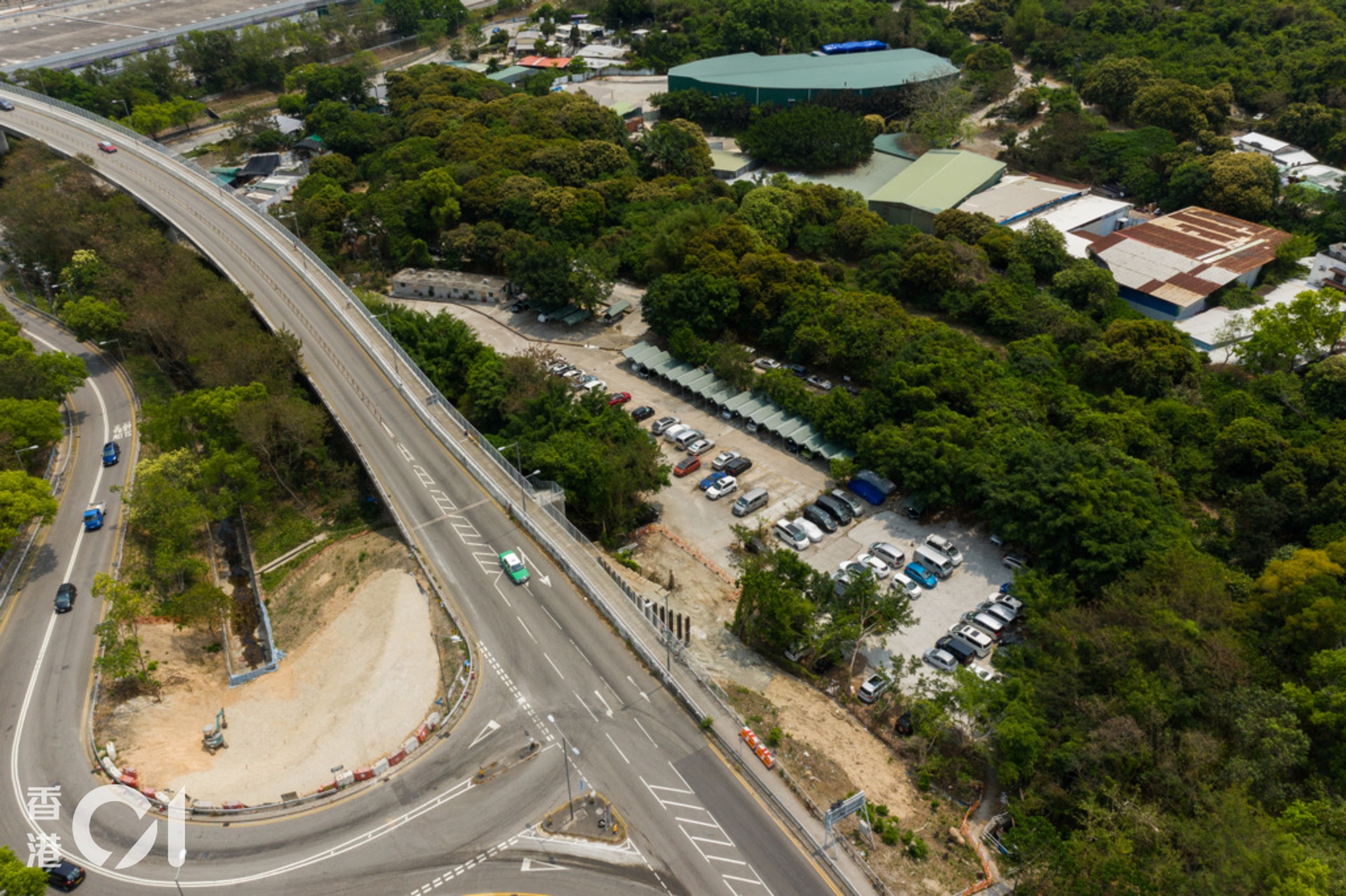 地政總署指,為協助棕地作業經營者搬遷業務和善用土地資源,署方一直努力物色合適的空置政府土地。(梁鵬威攝) 地政總署指,為協助棕地作業經營者搬遷業務和善用土地資源,署方一直努力物色合適的空置政府土地。(梁鵬威攝)