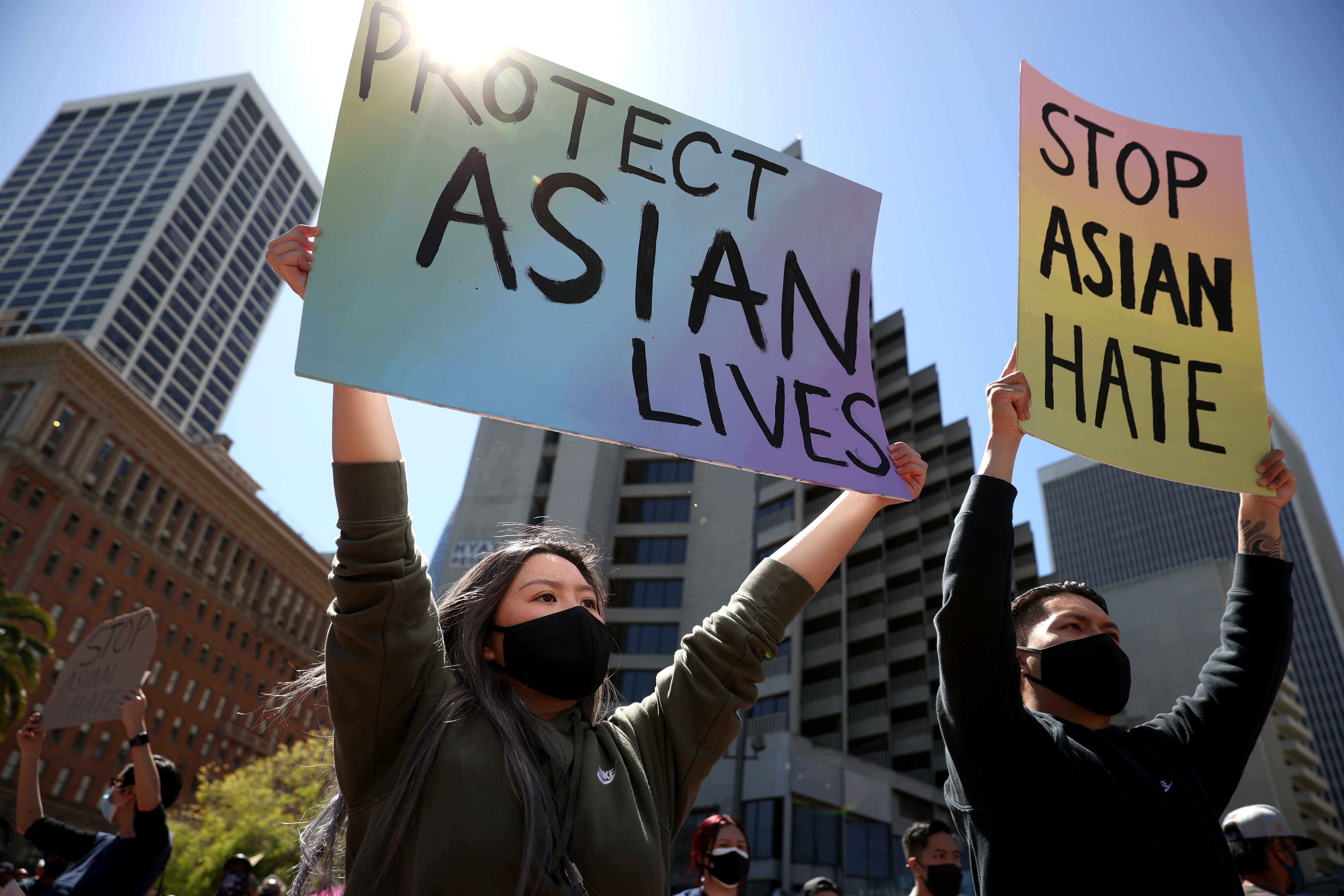 今年3月亞特蘭大按摩中心槍擊案發生後，美國多個城市出現呼籲「停止亞裔仇恨」的示威活動。（Getty Images）