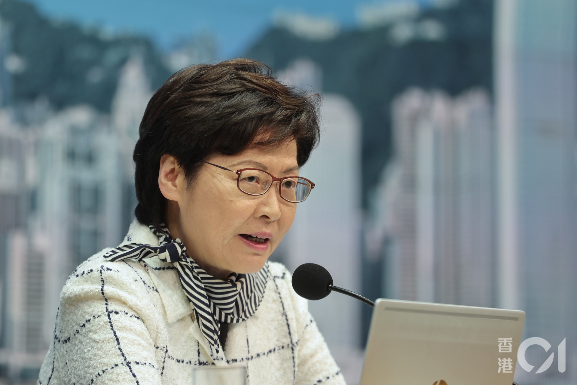 林鄭月娥4月7至9日民調評分為30.7分,較3月22至25日的調查下跌2.1分。(資料圖片) 林鄭月娥4月7至9日民調評分為30.7分,較3月22至25日的調查下跌2.1分。(資料圖片)