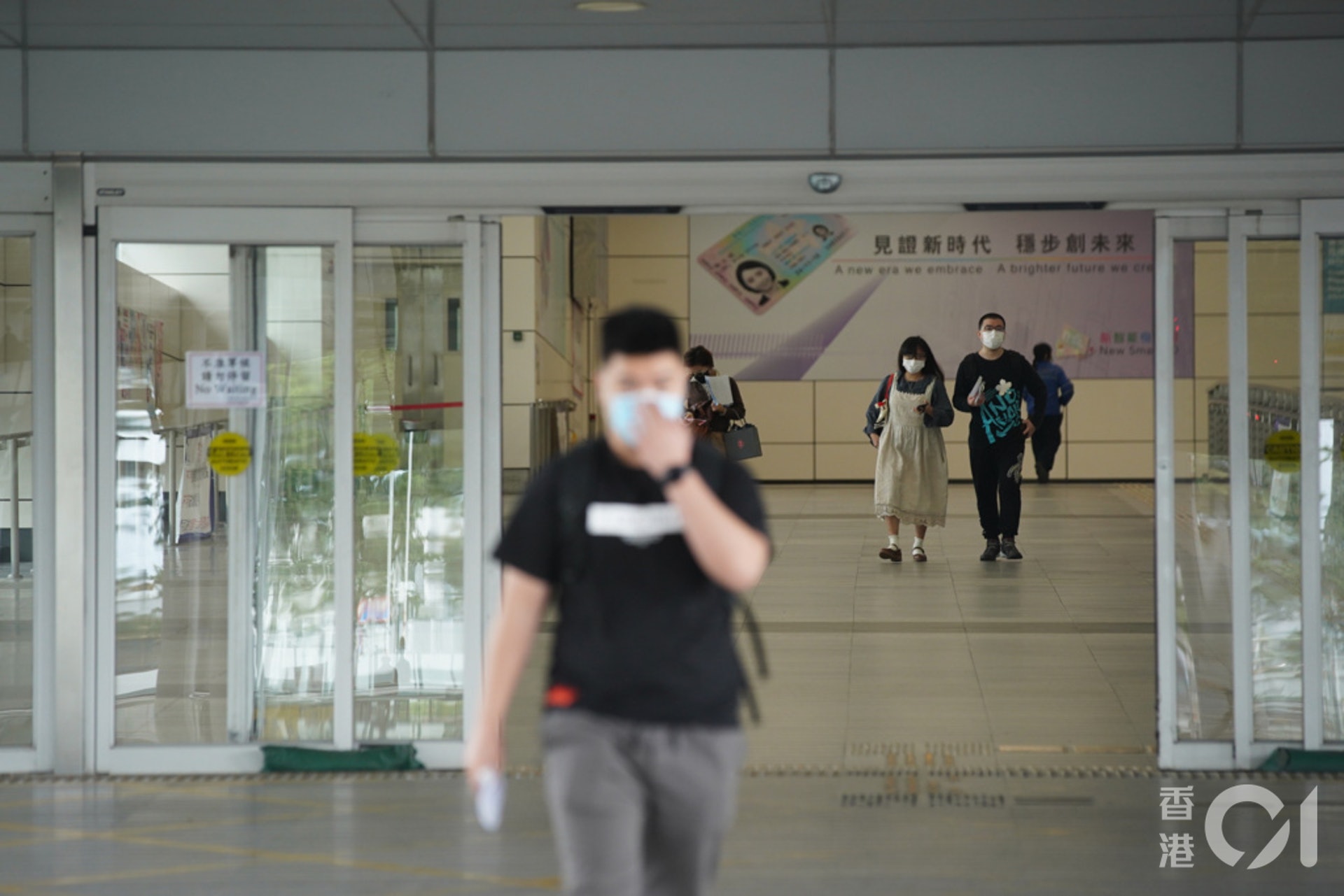 2020年11月23日,「回港易」首日,過往14日逗留廣東省或澳門的香港居民,檢測陰性後回港免隔離檢疫。(資料圖片 / 鄭子峰攝) 2020年11月23日,「回港易」首日,過往14日逗留廣東省或澳門的香港居民,檢測陰性後回港免隔離檢疫。(資料圖片 / 鄭子峰攝)