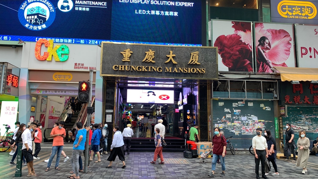 強檢大廈|重慶大廈需強檢 住戶稱不掌握檢測原因 促當局交代 強檢大廈|重慶大廈需強檢 住戶稱不掌握檢測原因 促當局交代