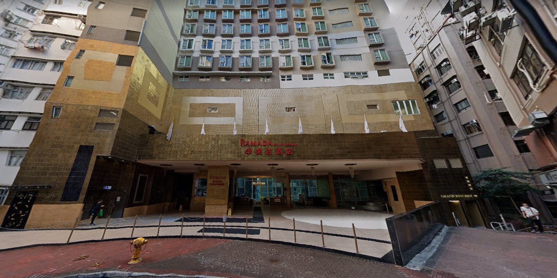 一名29歲、來自印度的男子在3月19日抵港,住在尖沙咀華美達華麗酒店,他被驗出有N501Y變種病毒。(Google街景截圖) 一名29歲、來自印度的男子在3月19日抵港,住在尖沙咀華美達華麗酒店,他被驗出有N501Y變種病毒。(Google街景截圖)
