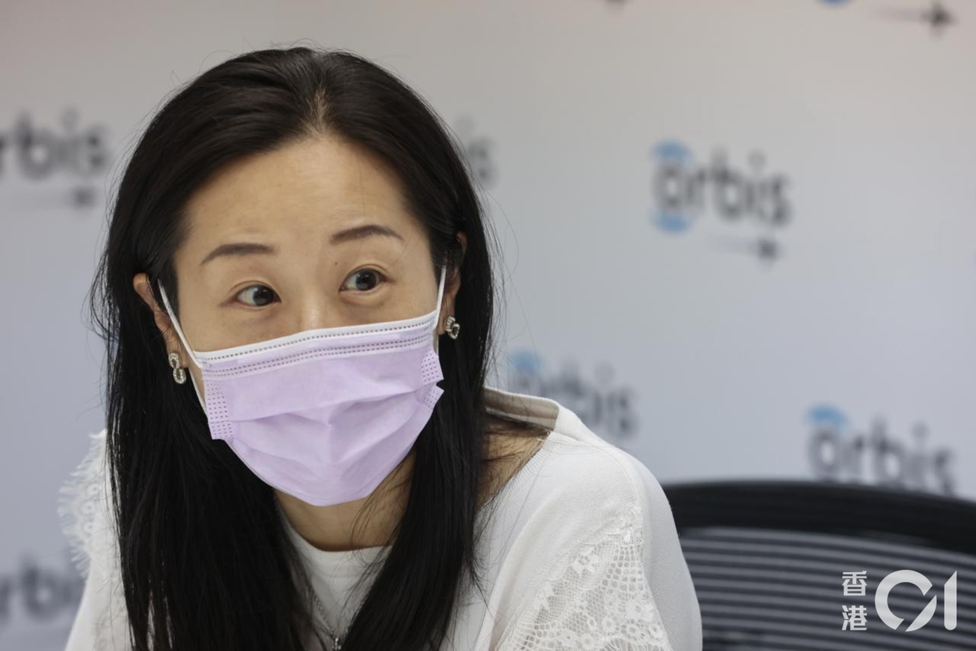 范太指除了眼睛健康影響外,老師亦向她反映范同學在學校長期「捽眼捽鼻」,上課亦不專心。(李澤彤攝)