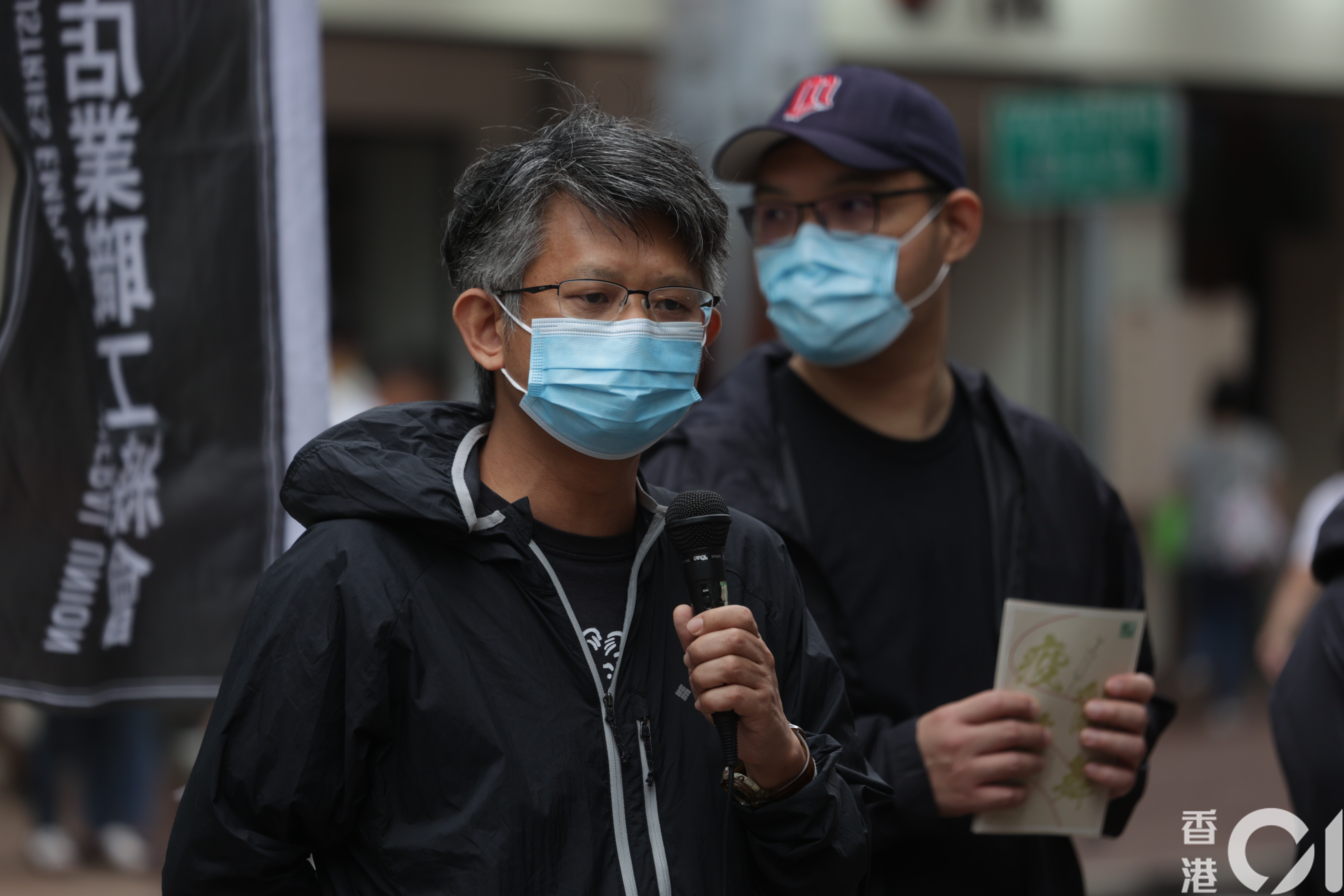 蒙兆達表示，已收到逾廿宗前線打工仔有關僱主要求員工打疫苗的投訴或查詢。（黃舒慧攝）