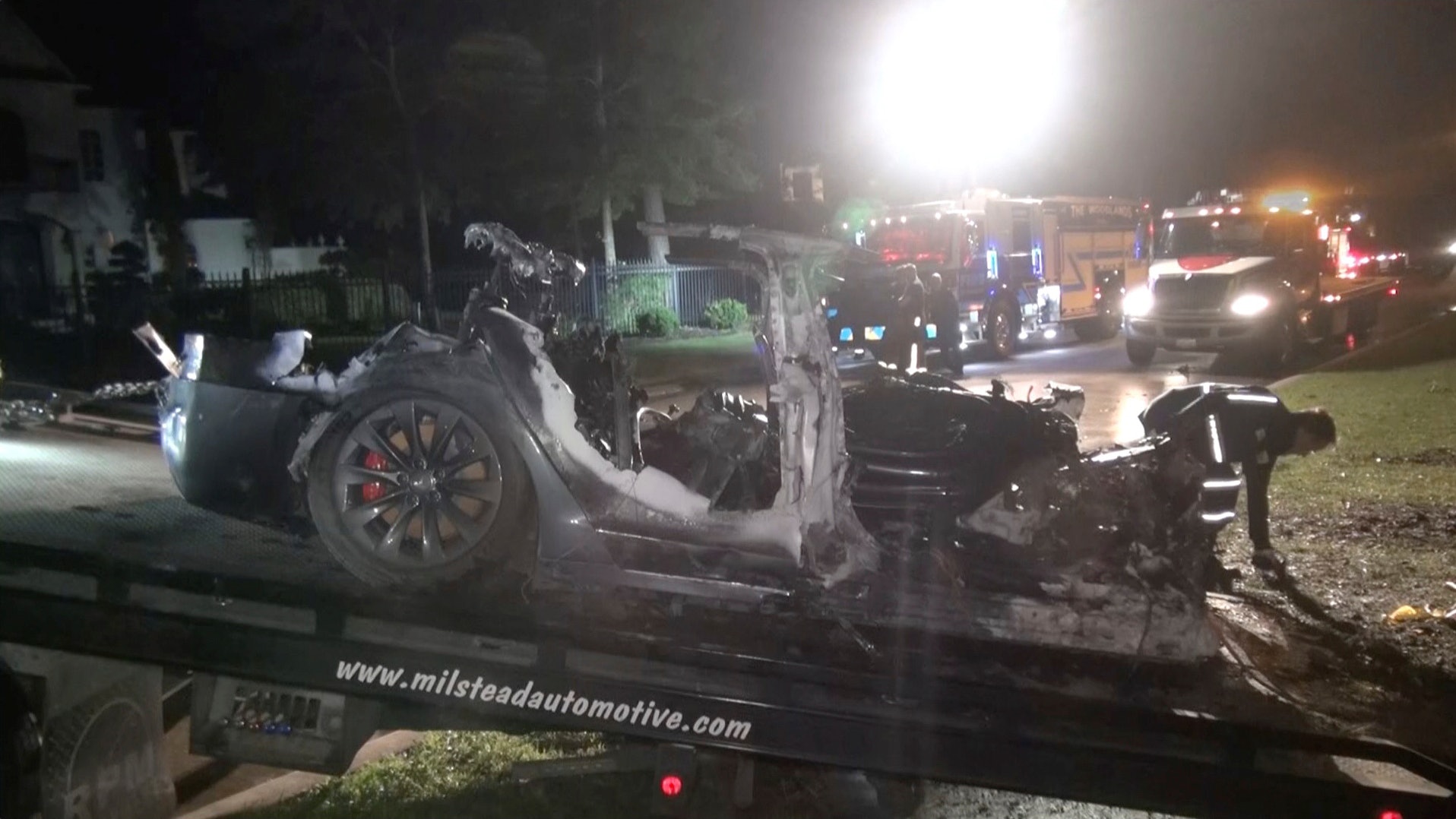 Tesla疑無人駕駛致死亡車禍elon Musk反擊指該車未啟動自駕系統 香港01 即時國際 Tesla疑無人駕駛致死亡車禍elon Musk反擊指該車未啟動自駕系統 香港01 即時國際