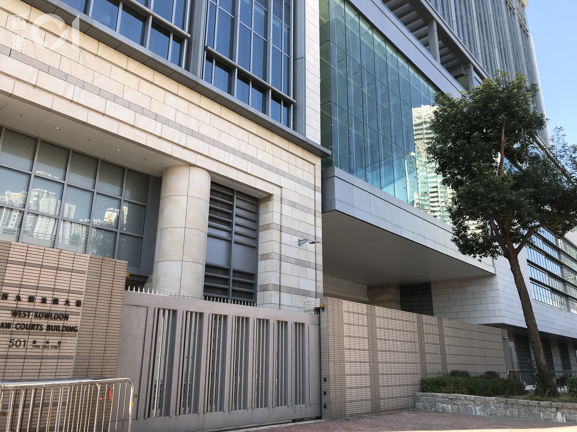 被告袁靜婷在西九龍法院認煽動罪,被判入獄2個月。(資料圖片) 被告袁靜婷在西九龍法院認煽動罪,被判入獄2個月。(資料圖片)