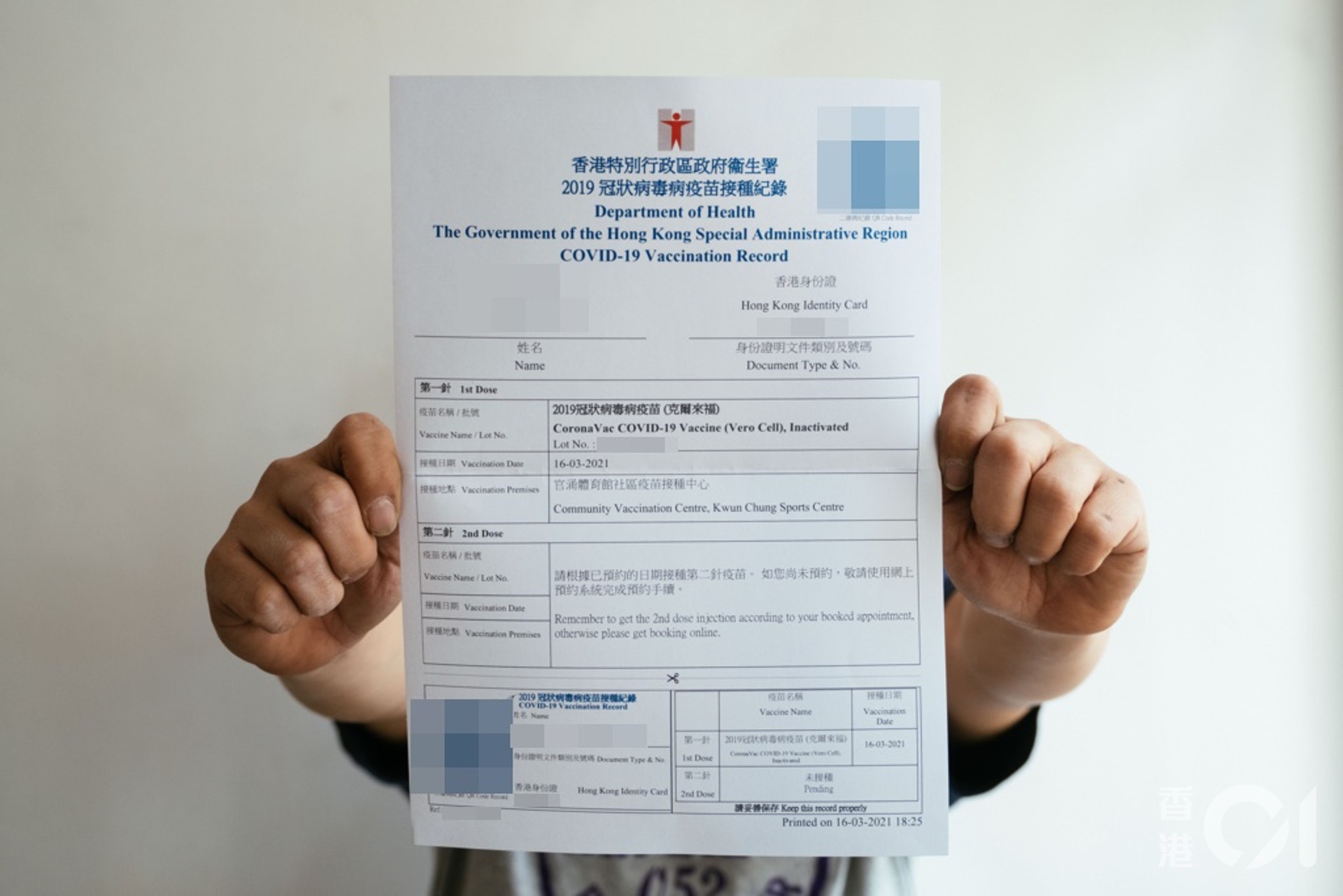 余先生稱十分後悔接種疫苗。(盧翊銘攝) 余先生稱十分後悔接種疫苗。(盧翊銘攝)