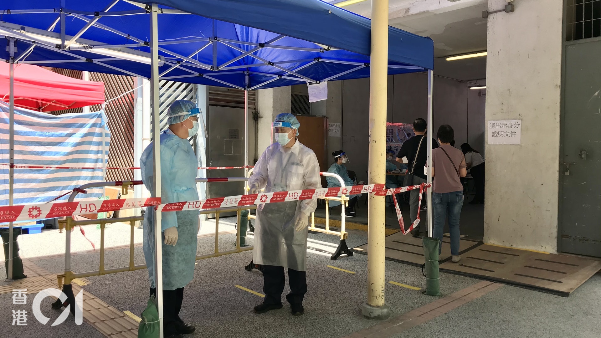 強制檢測|屯門友愛邨愛暉樓第三度強檢 居民:無選擇、當買安心 強制檢測|屯門友愛邨愛暉樓第三度強檢 居民:無選擇、當買安心