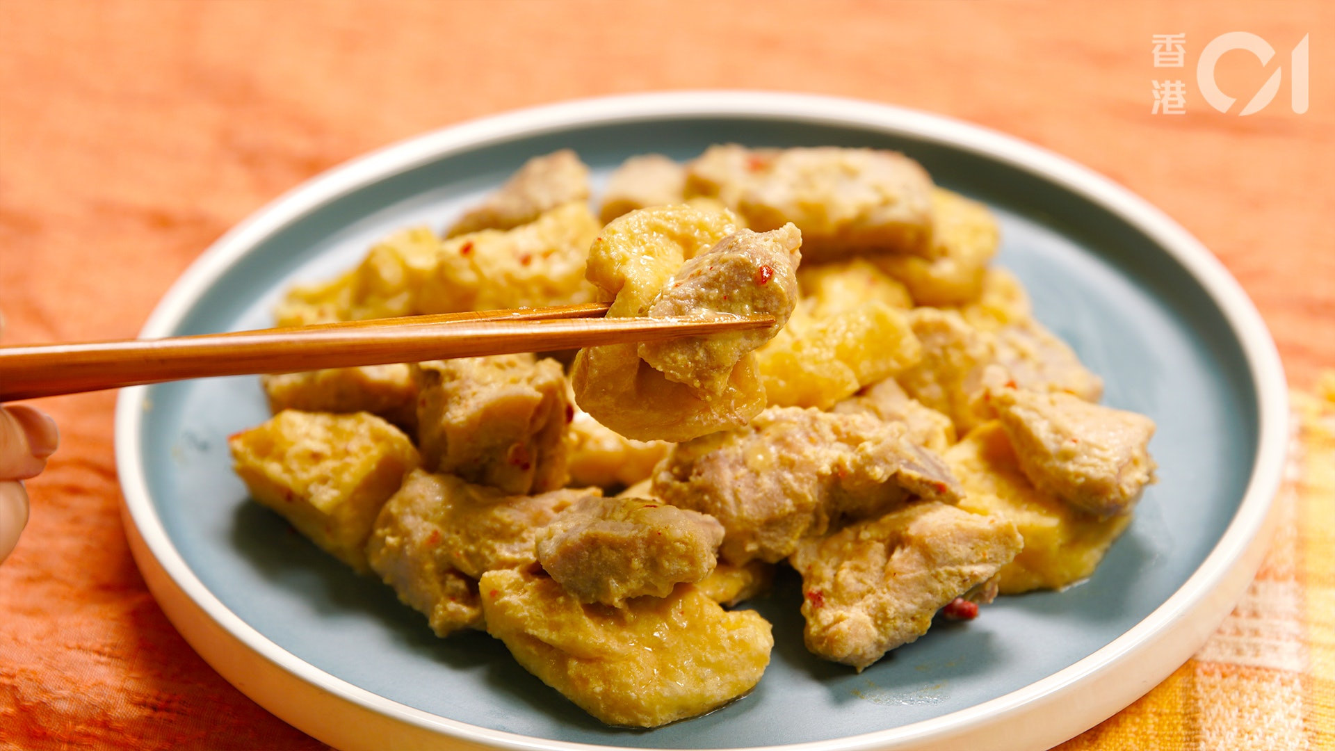 腐乳蒸排骨是很適合佐飯的家常菜。