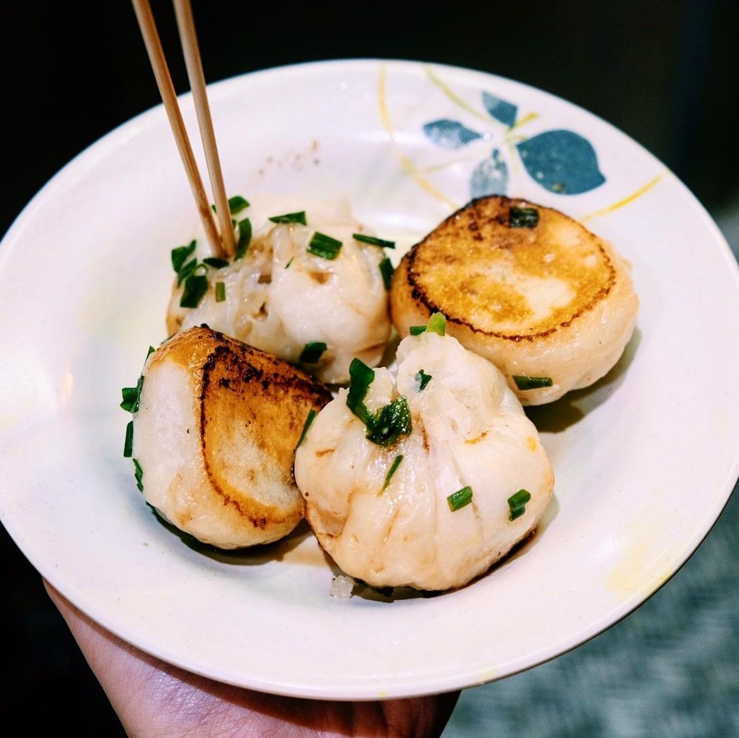 生煎包價錢為$12/4粒，平均 $3粒，非常抵食  (IG@wingwing.foodfood)