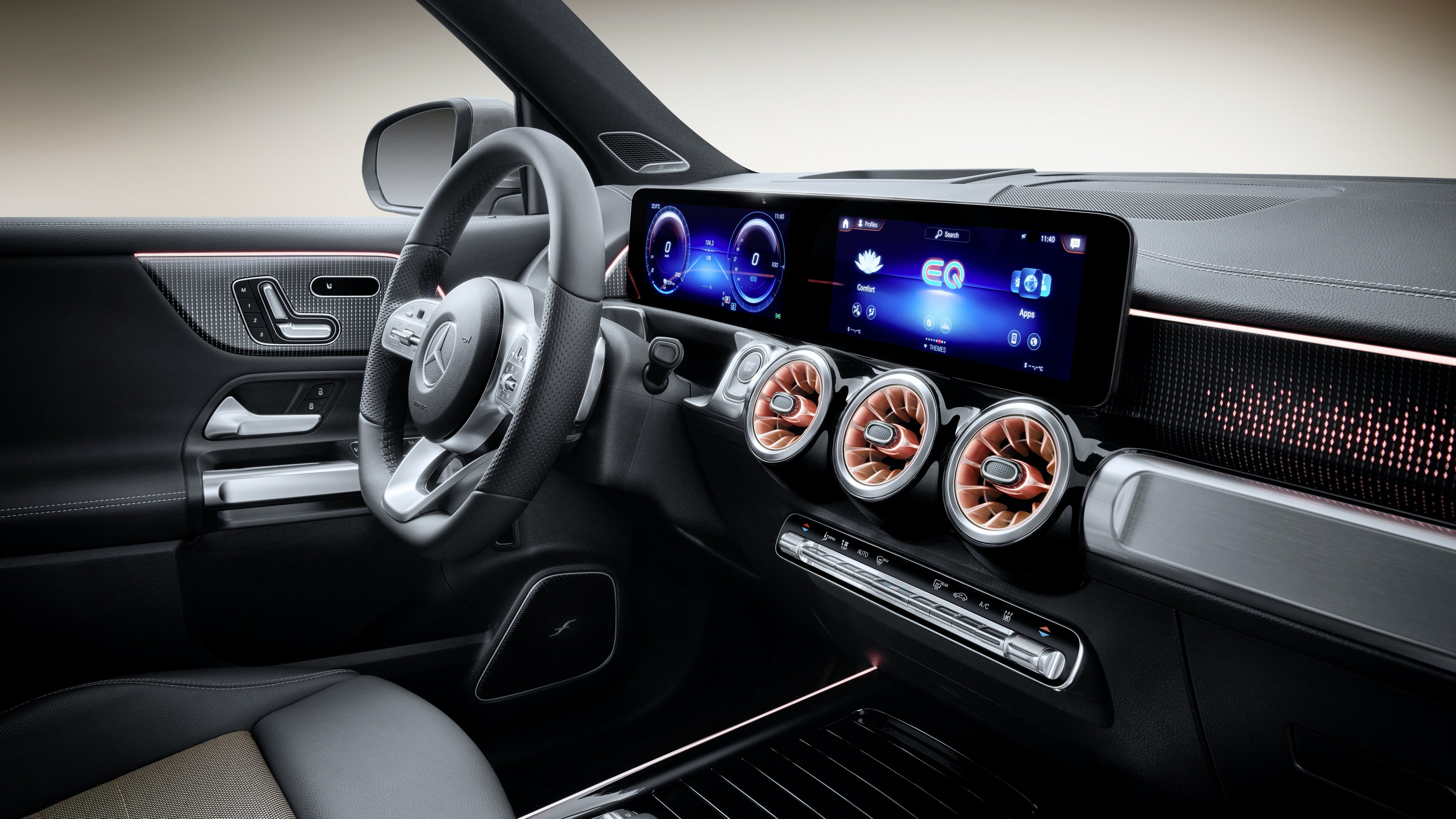怡和集團將送出3輛平治房車抽獎，但未知型號。（Mercedes Benz）